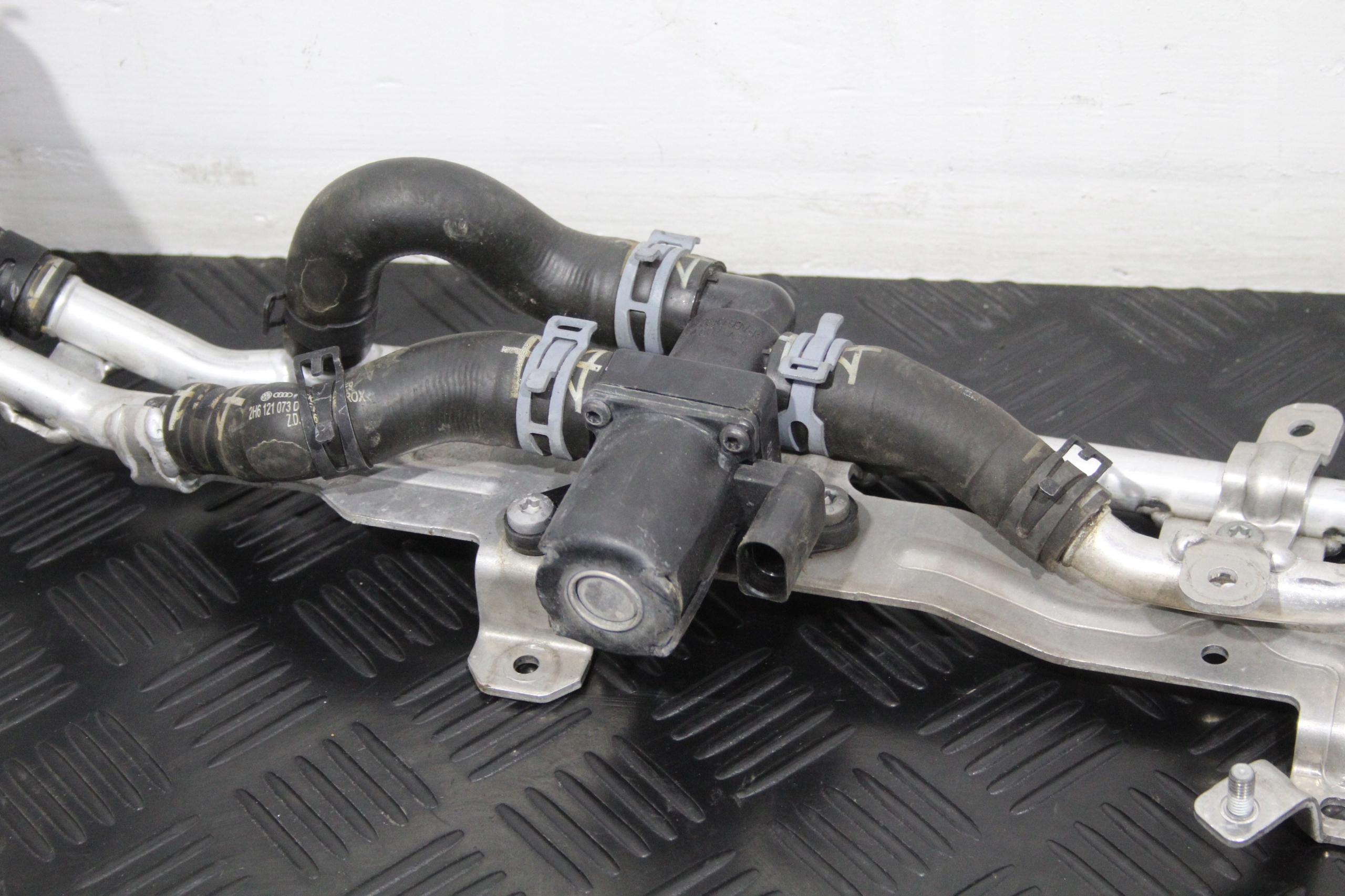 crijevo prijenos pumpa vode VW AMAROK 2H 2H3 LIFT 2H6121065R