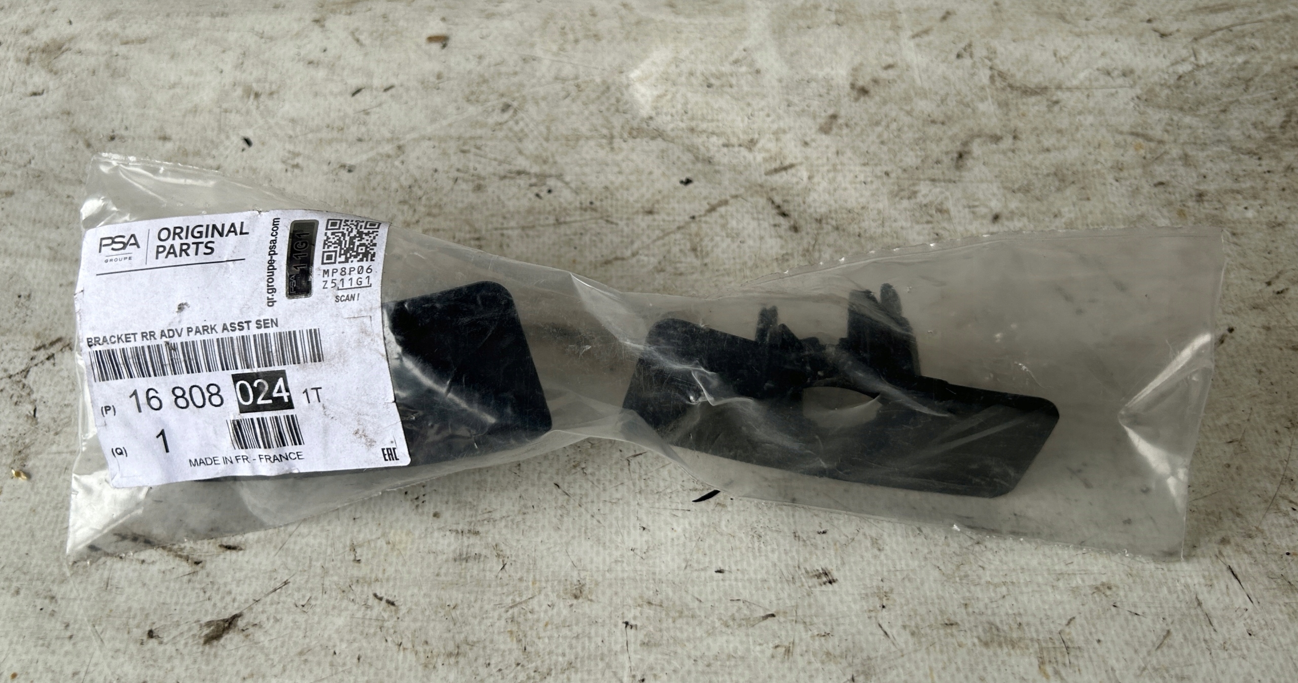 Halter KOSZYK des Sensors PDC der Stoßstange heck OPEL MOKKA B 16808024
