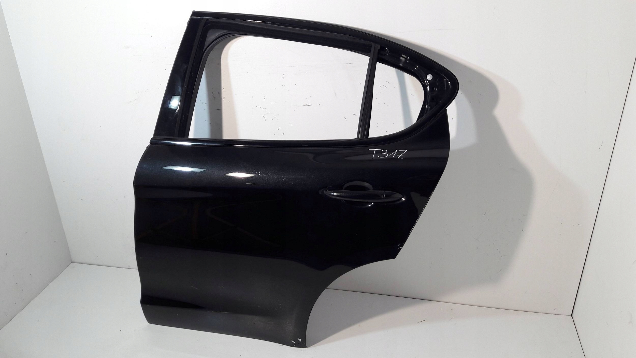 Alfa Romeo Stelvio door rear. left (T317)
