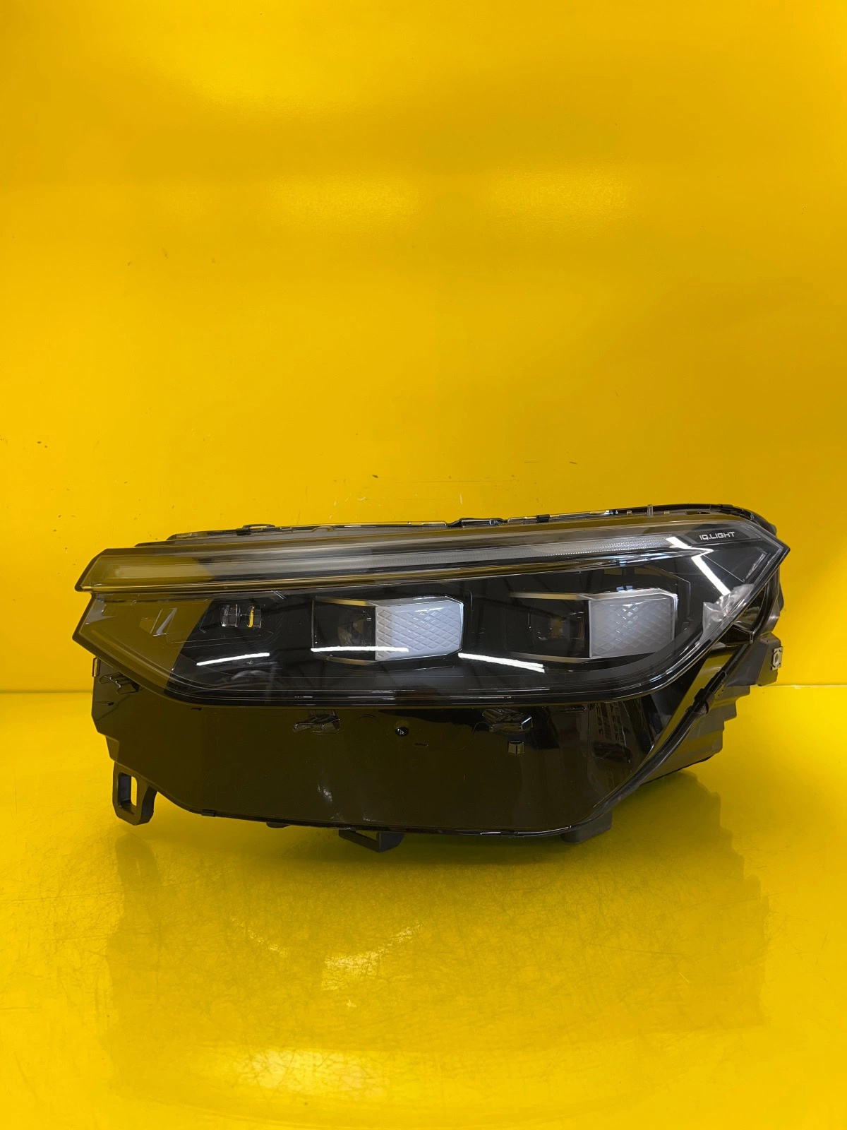 light left front VW Tayron II complete 57L941059