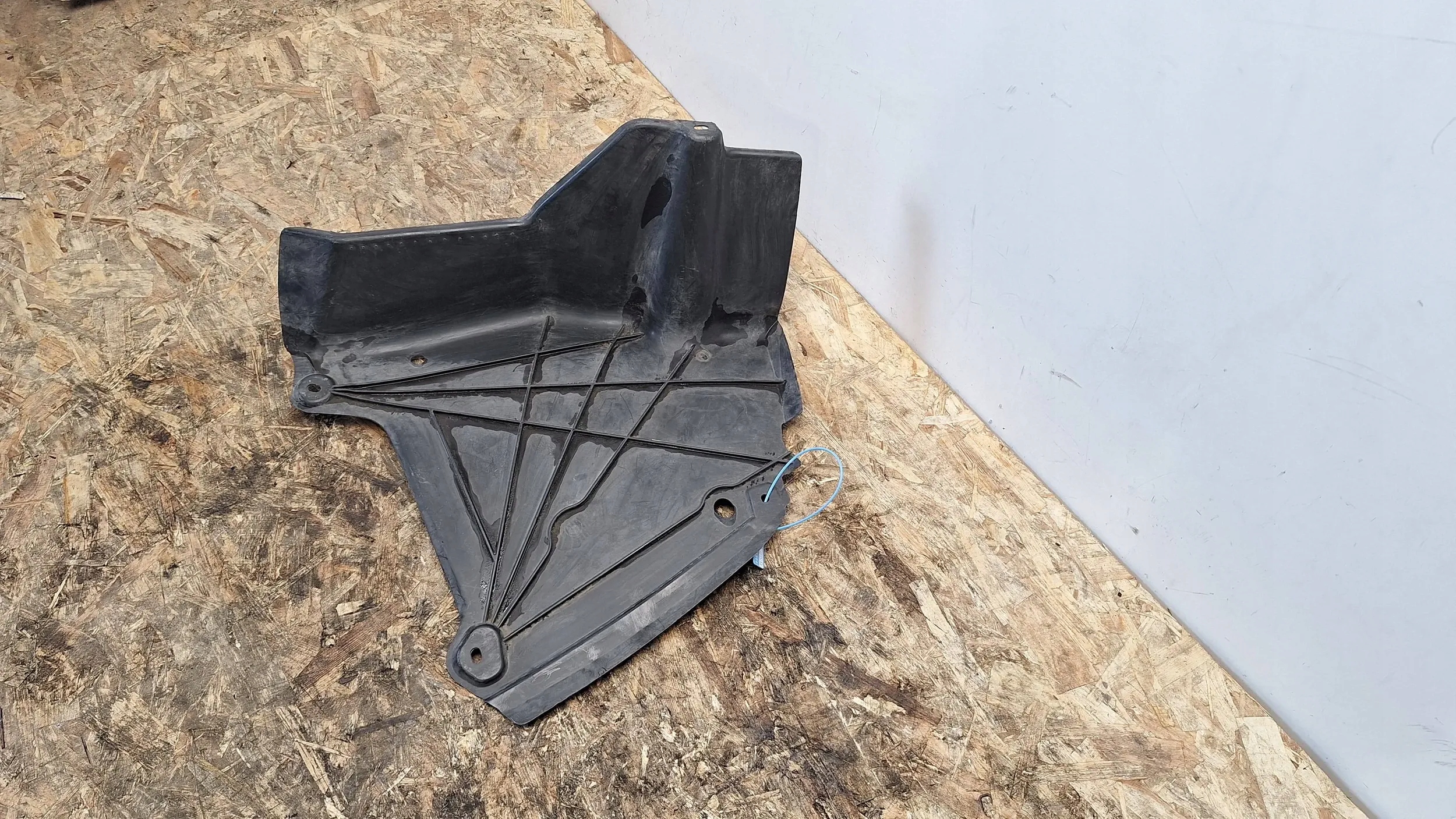 cover chassis 8K0825219A AUDI A7 4G8 A4 B8 A5 8T