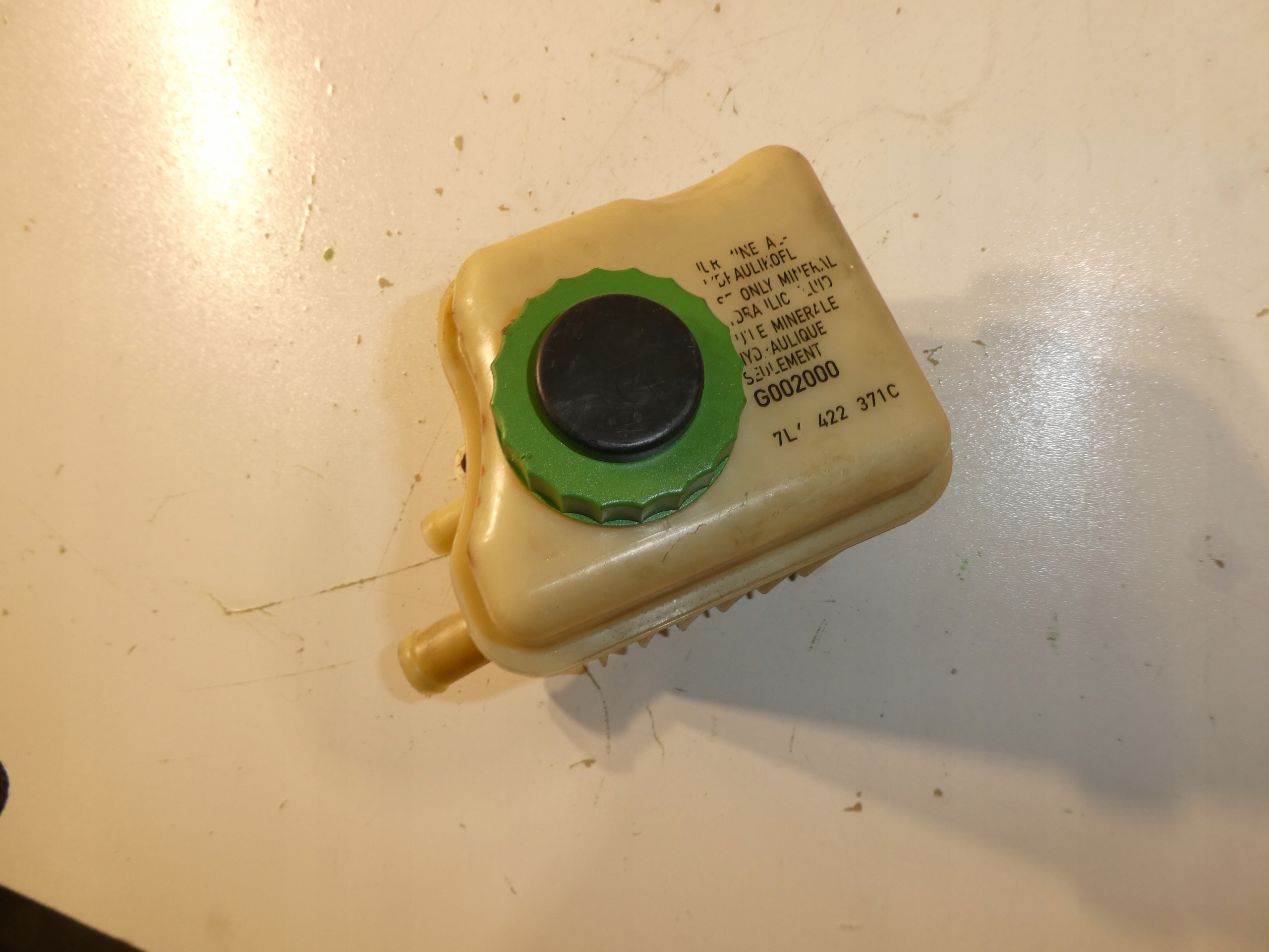 Servobehälter VW TOUAREG 7L0422371C