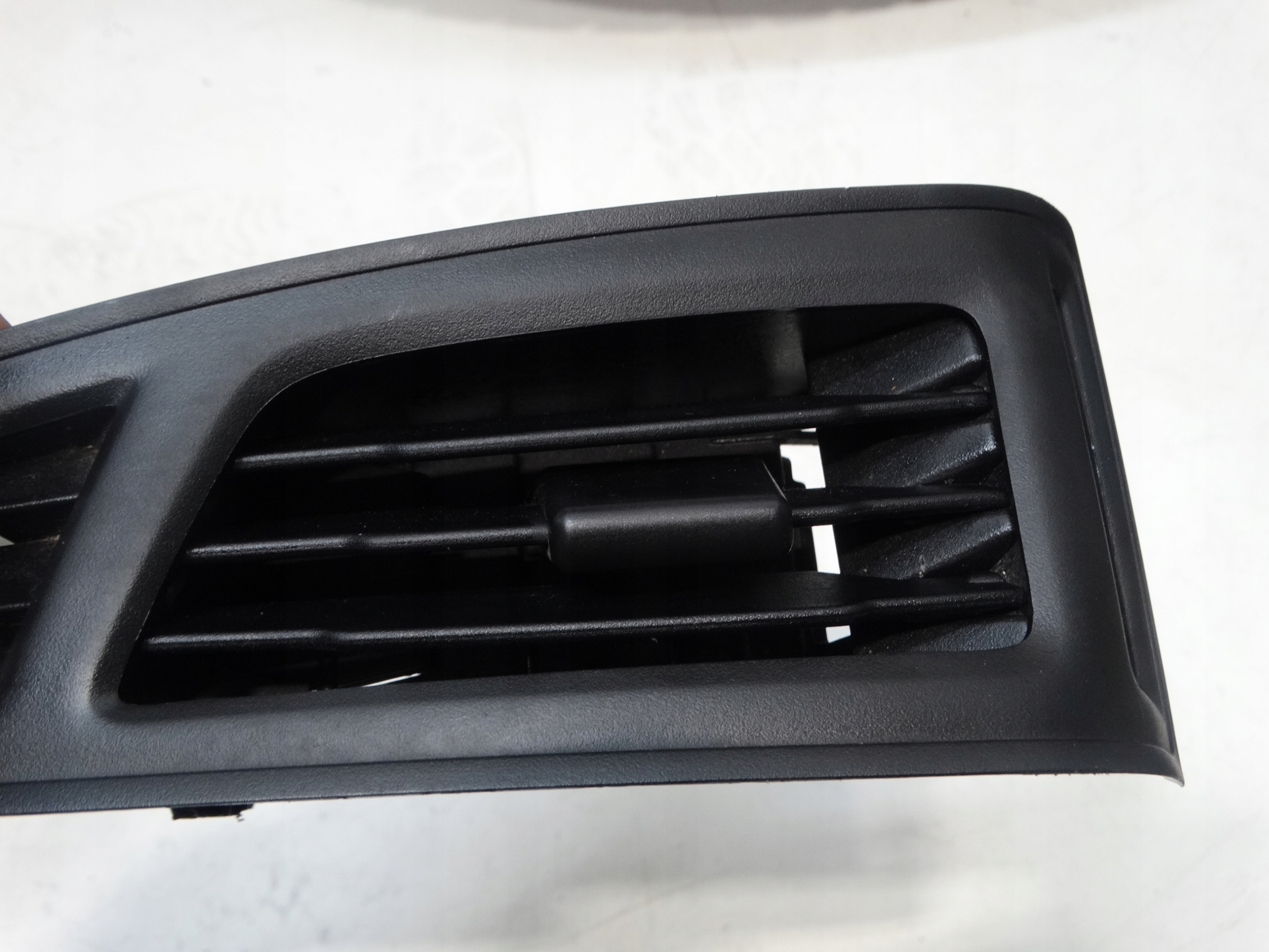 grid air conditioning devices left front FORD FOCUS MK3 LIFT 17R. BM51-018B09