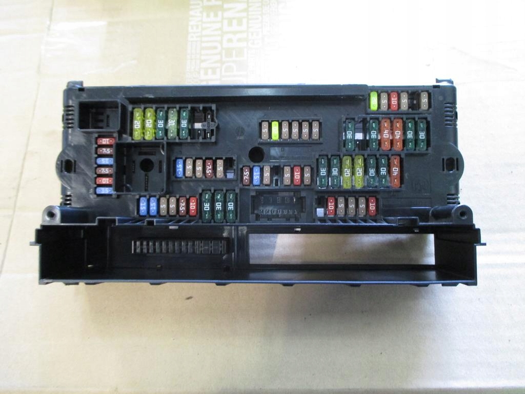 BMW 7 F01 F02 SKRZYNKA BEZPIECZNIKÓW 9151320