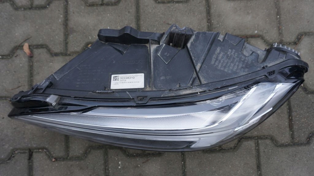 VOLVO S90 V90 CC - front left light front MID LED
