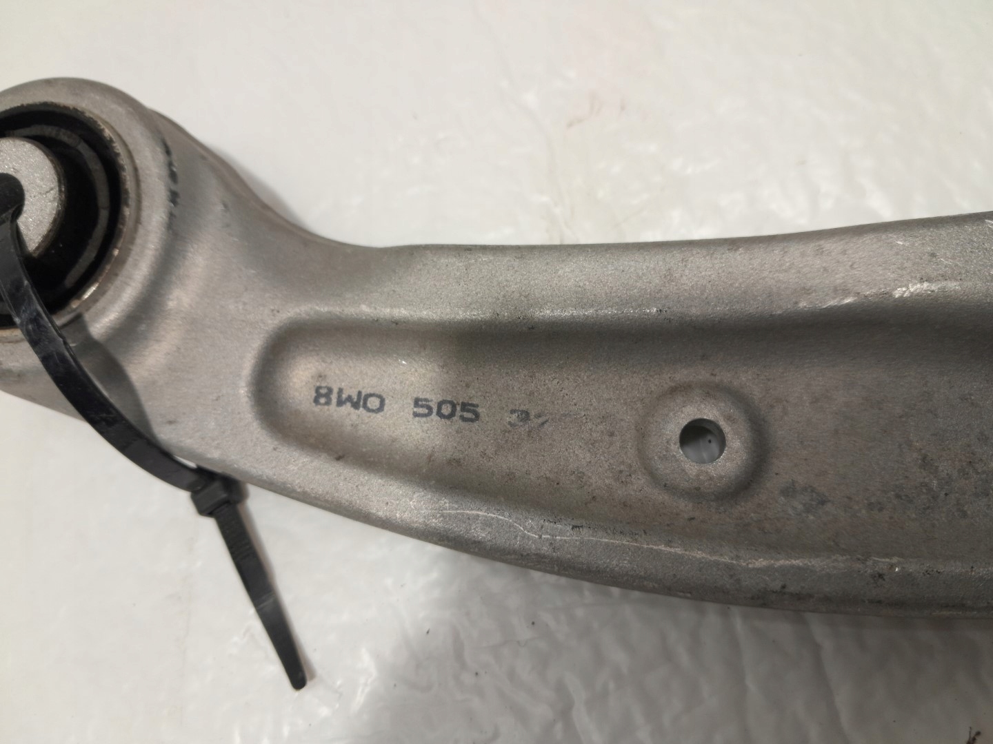 AUDI A4 A5 Querlenker heck TYLNI oben 8W0505361E