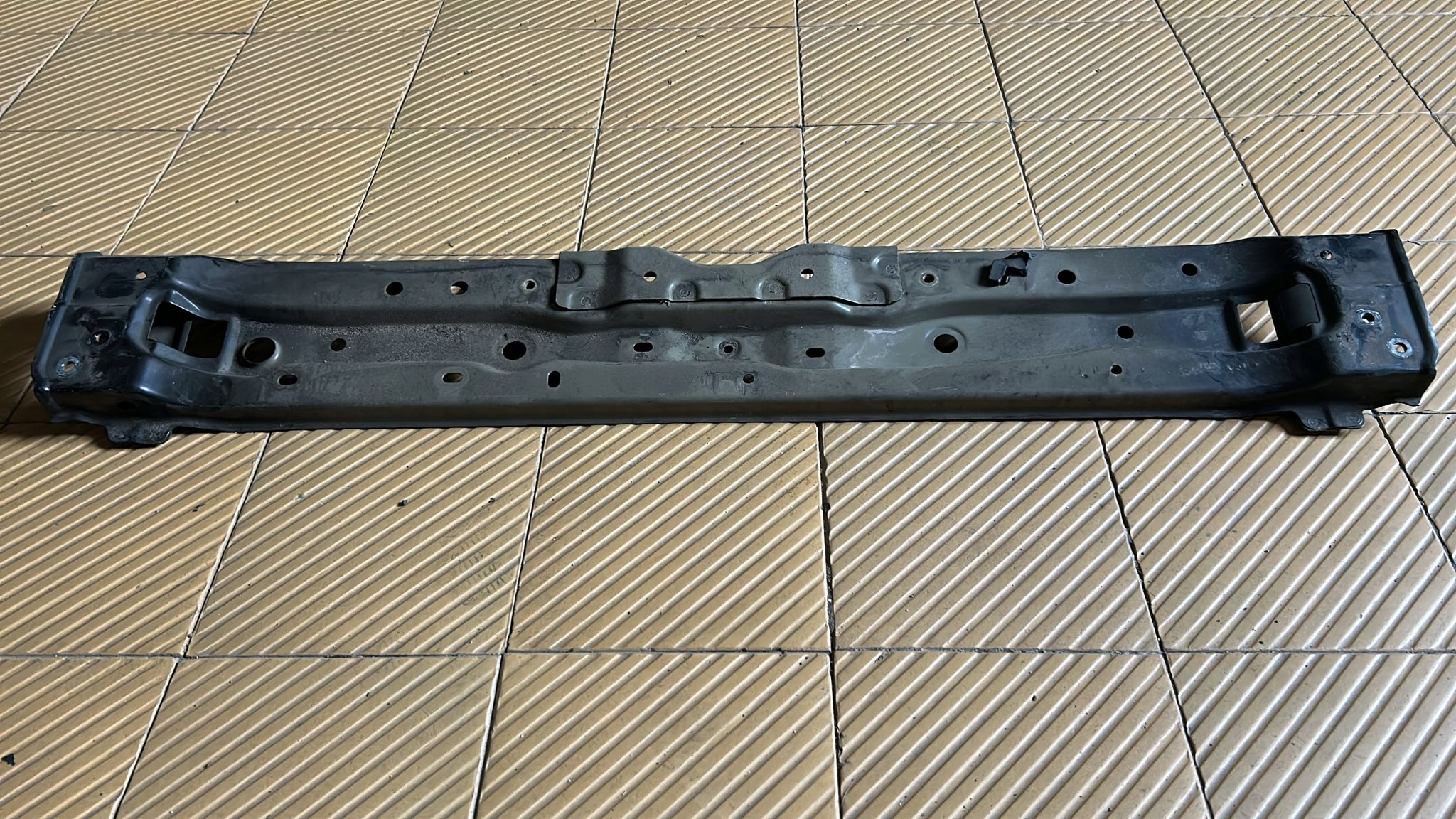 sider bar, wall console of a lock front TOYOTA C-HR CHR 16