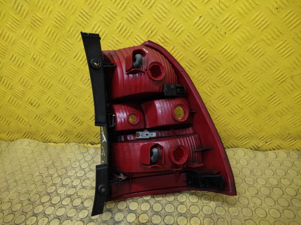 KIA SPORTAGE II light left rear part 924011F0