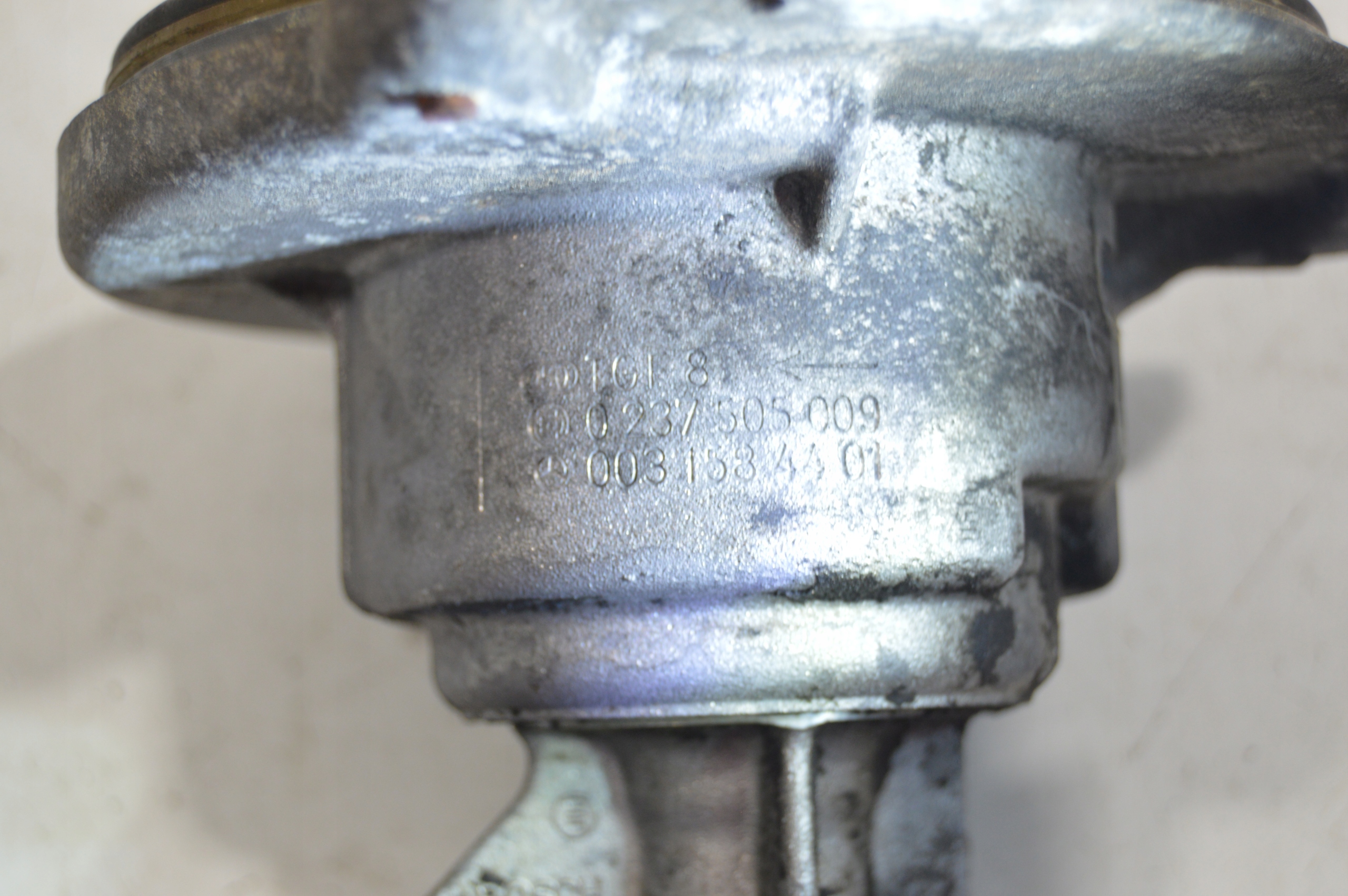распределитель зажигания 2 серия M117 MERCEDES W126 s класс 0031584401