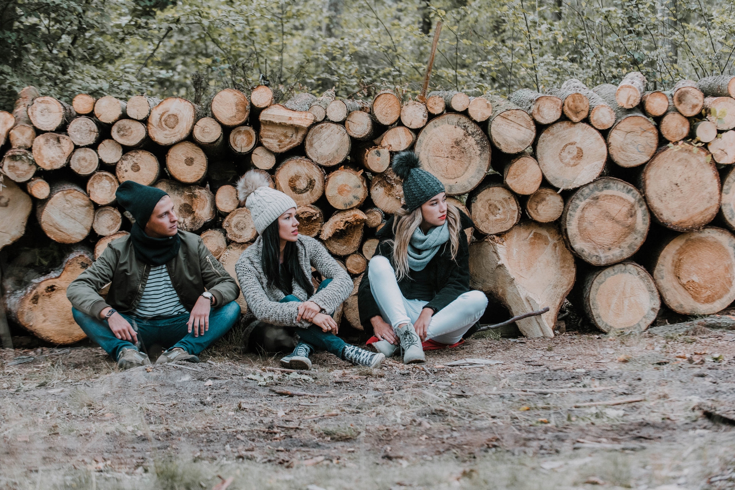 CZAPKA DAMSKA ZIMOWA WYWIJANA Z POMPONEM POLAREM Model H18527