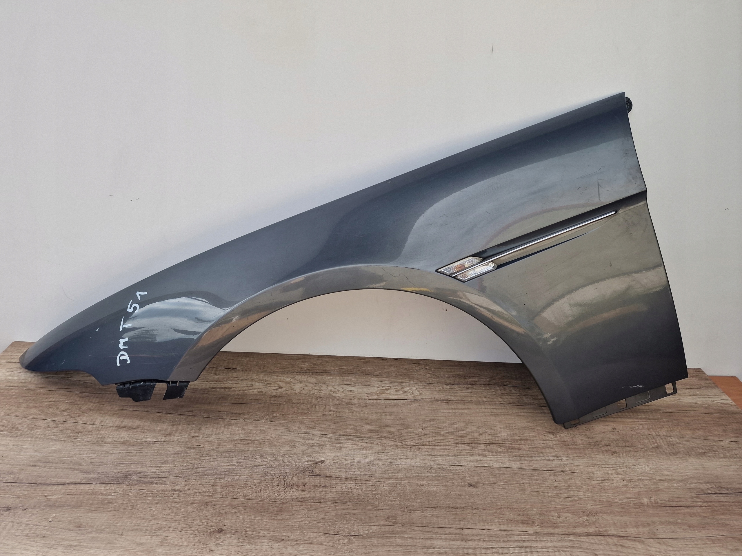BMW 6 E63 E64 levý blatník předek + lišta směrovka