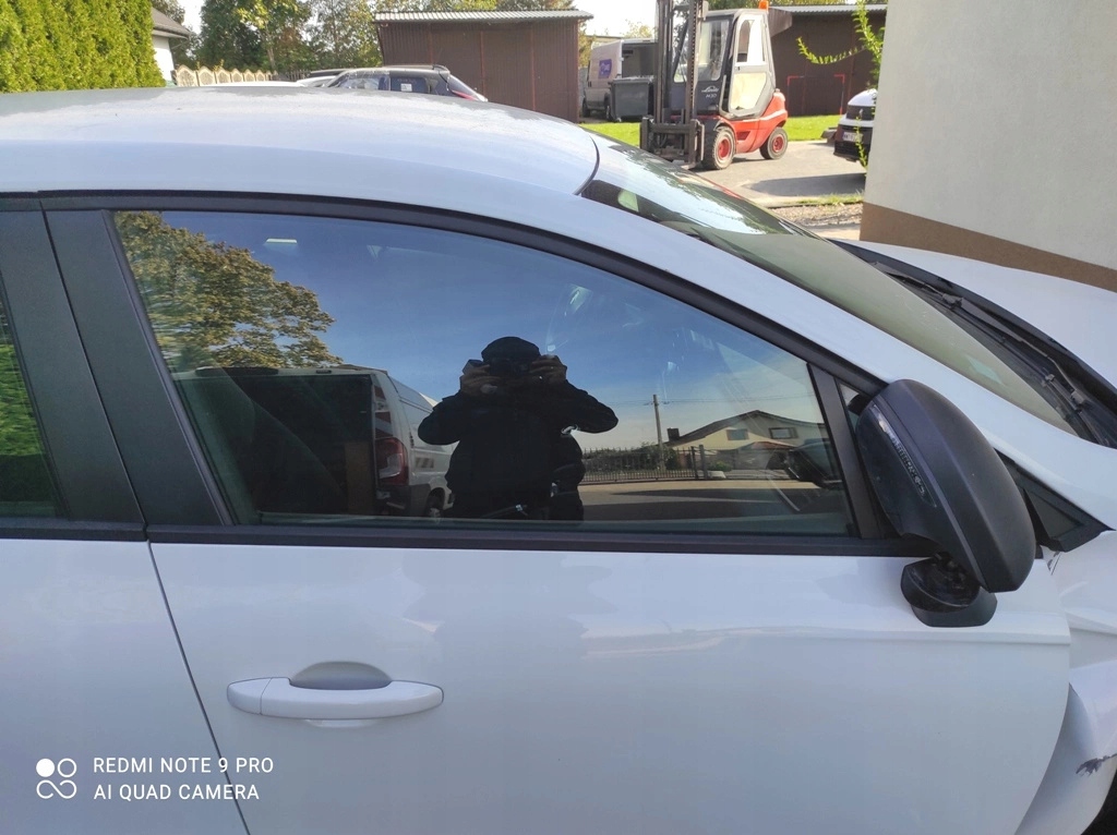 DRZWI PRZEDNIE PRZÓD PRAWE RENAULT CLIO V 5 2019-2024 BIAŁE DV369 Producent części Renault