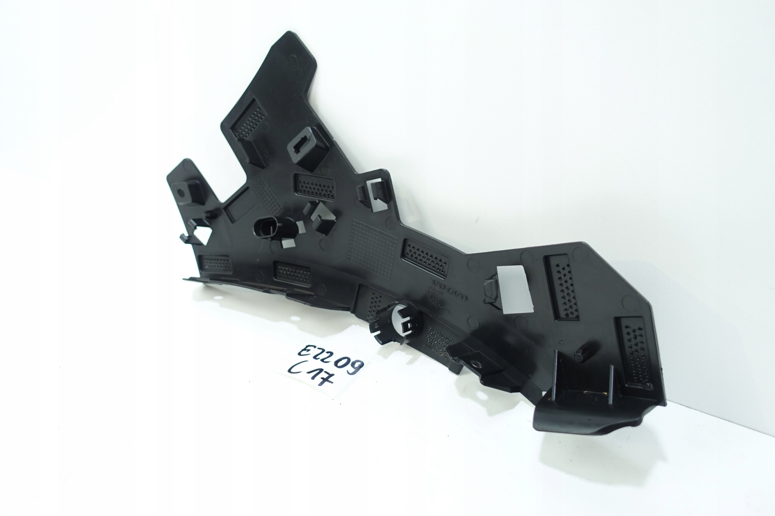 bumper bracket right front VOLVO S60 V60 18- 31663580