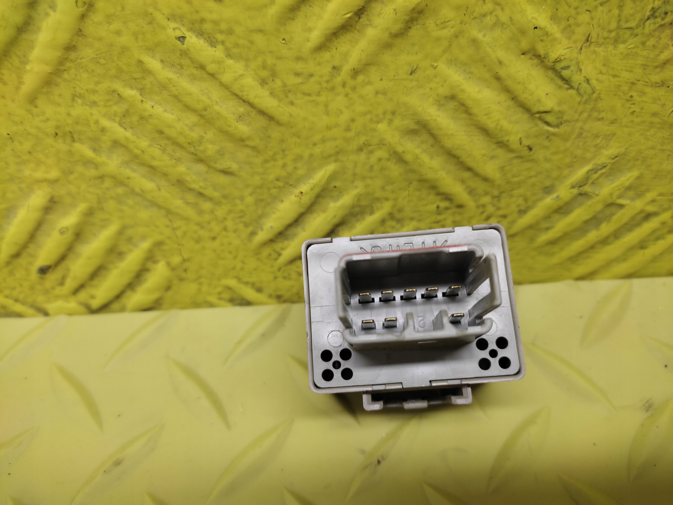 LEXUS RX300 3.0 V6 module relay 8198053020