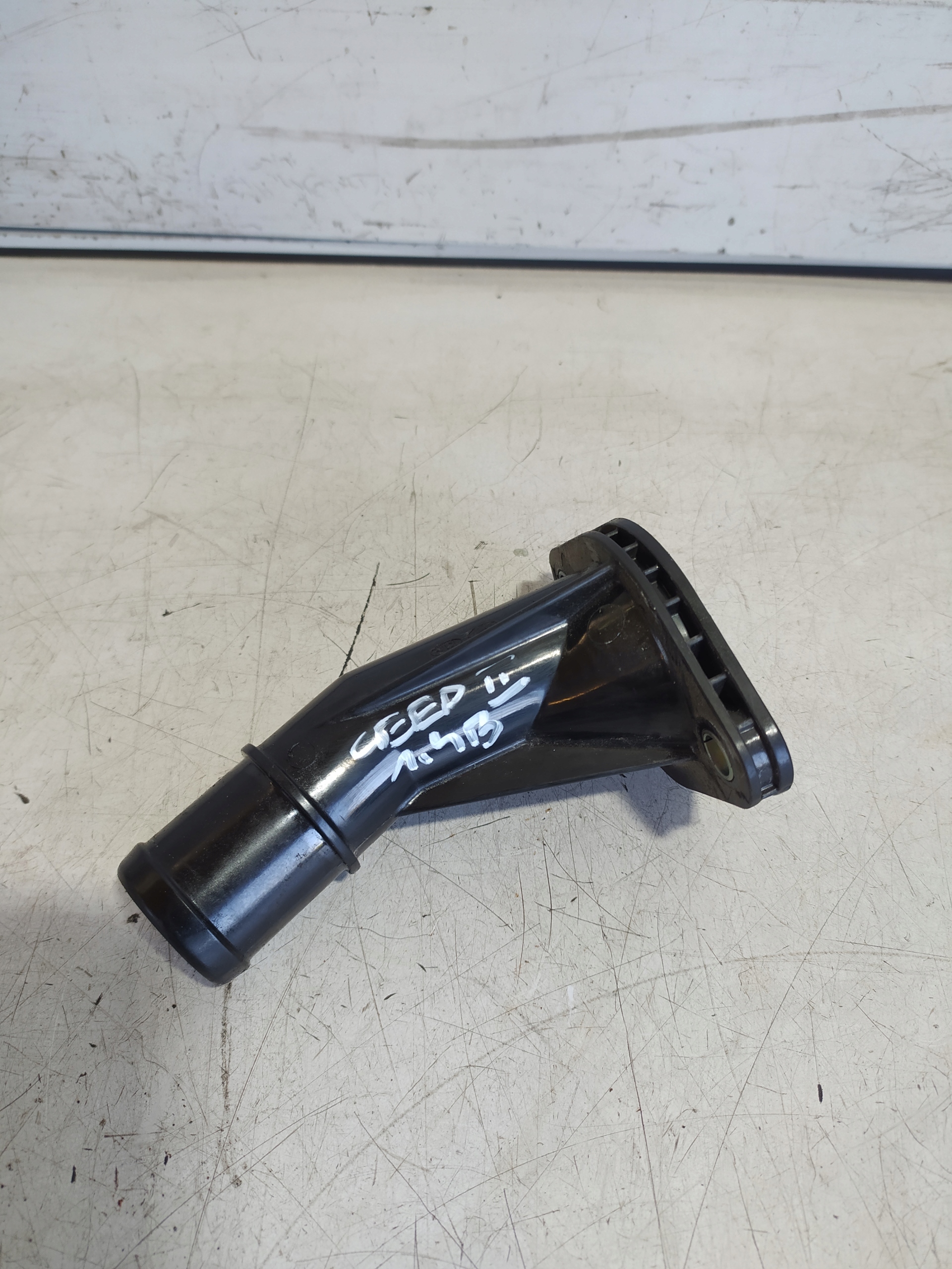 KIA CEED II ТРУБКА ФЛАНЕЦЬ ВОДУ 1.4 1.6 B