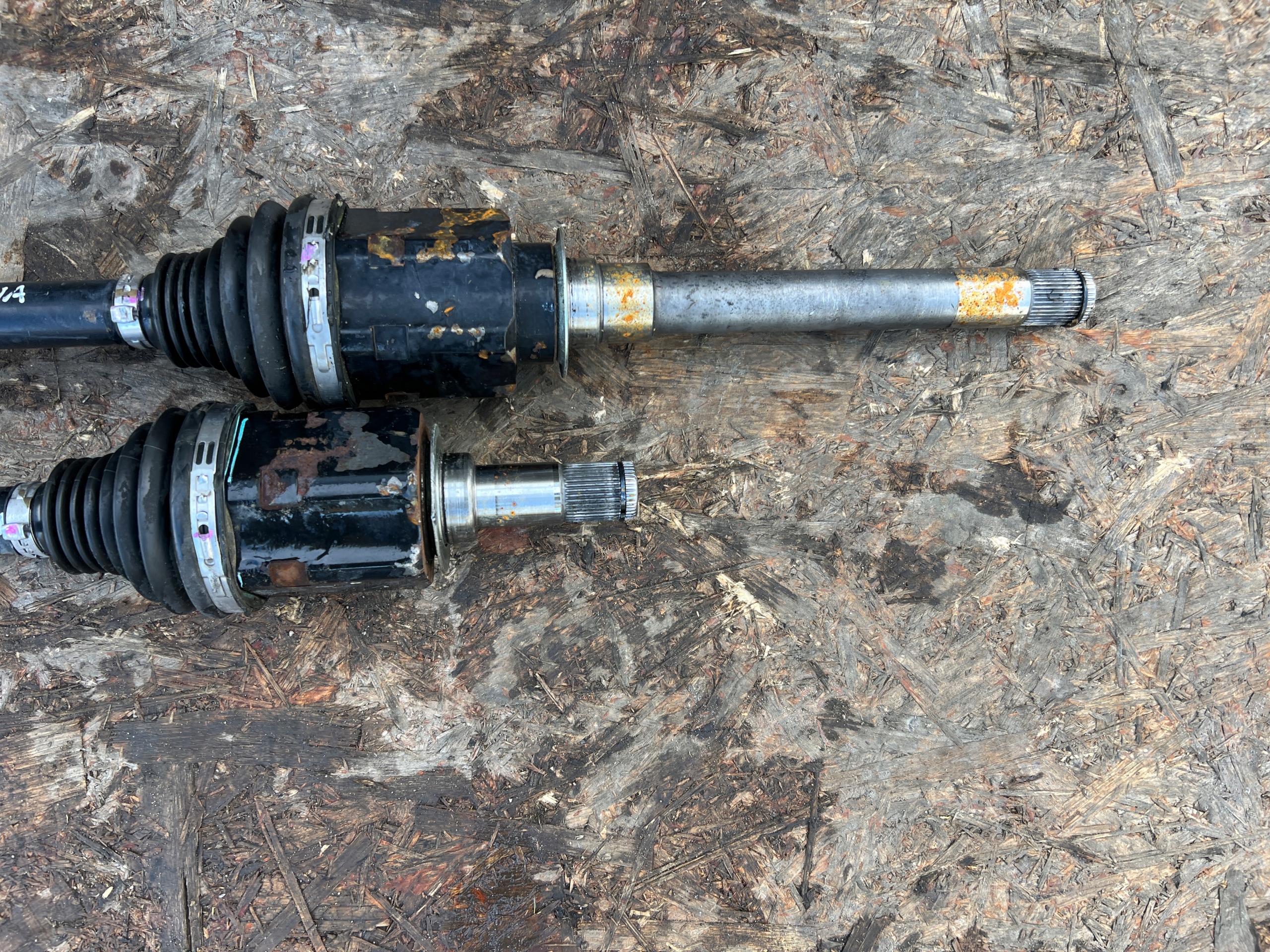 semi-axis left front JEEP GRAND CHEROKEE WK2 P68193661AA