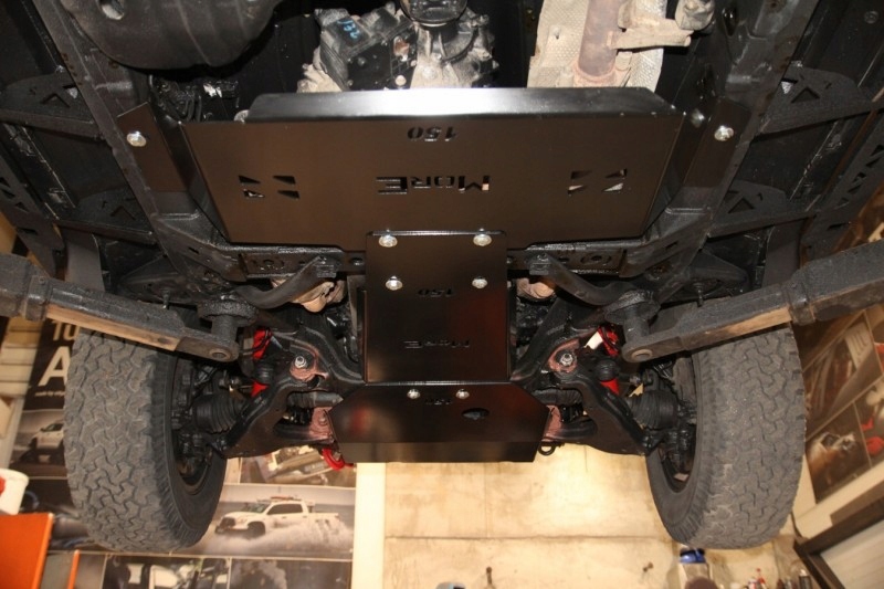 STALOWE OSŁONY PODWOZIA TOYOTA LAND CRUISER 150 MORE 4X4 EAN (GTIN) 5904463393530