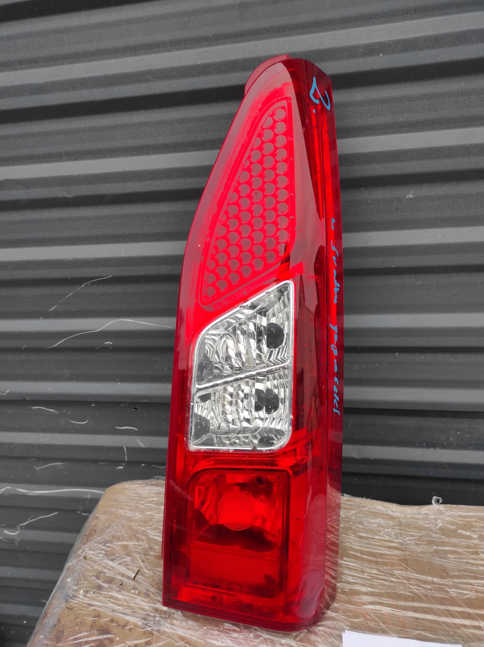 Peugeot OE 9680545180 light rear