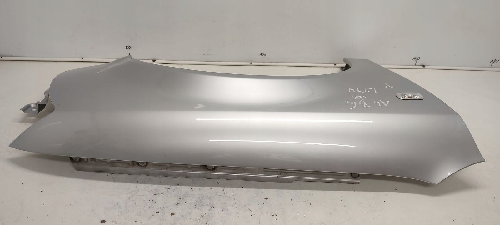 fender right front front Audi A4 B6 sedan LY7W