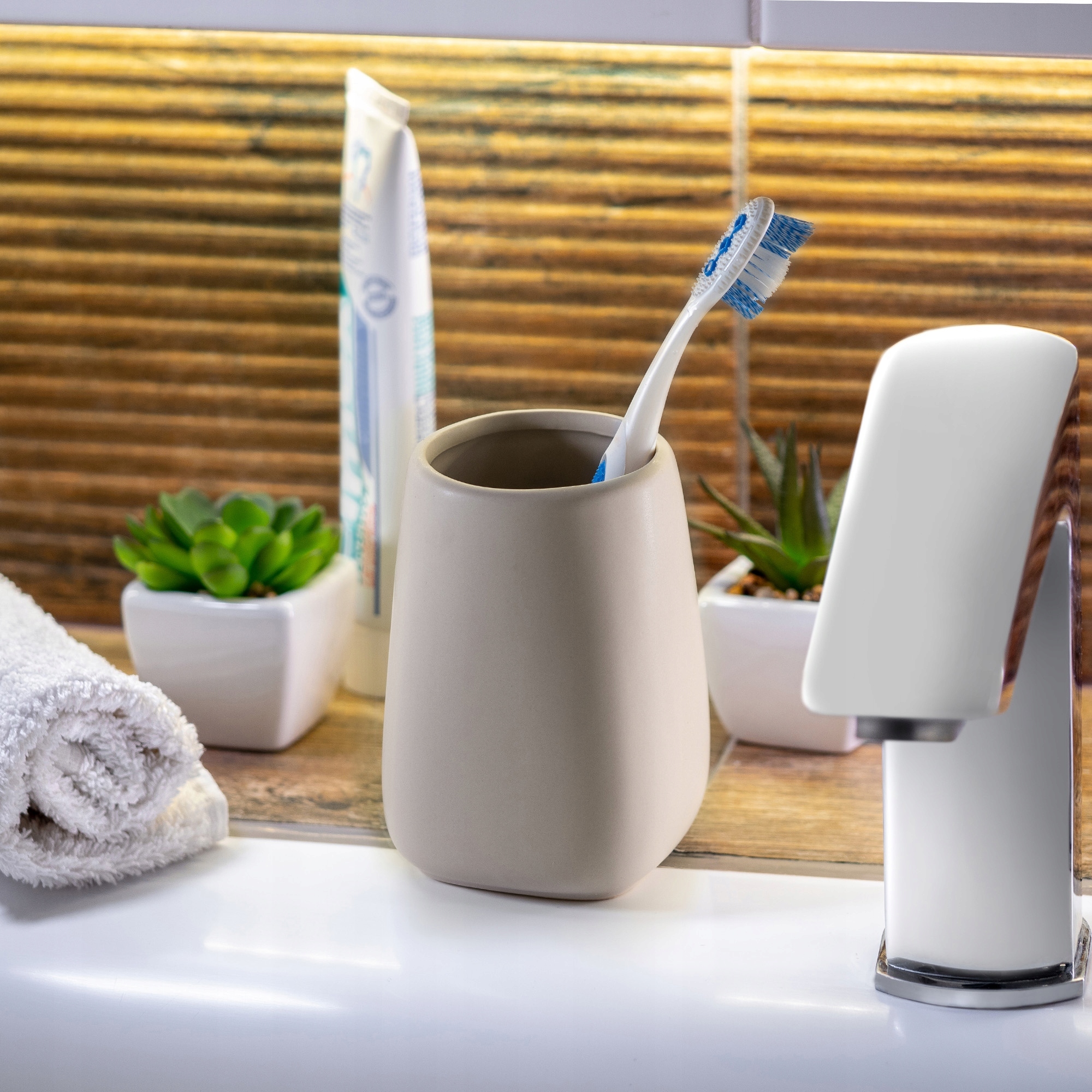 KUBEK ŁAZIENKOWY NA SZCZOTECZKĘ PASTĘ CERAMICZNY Marka Kadax