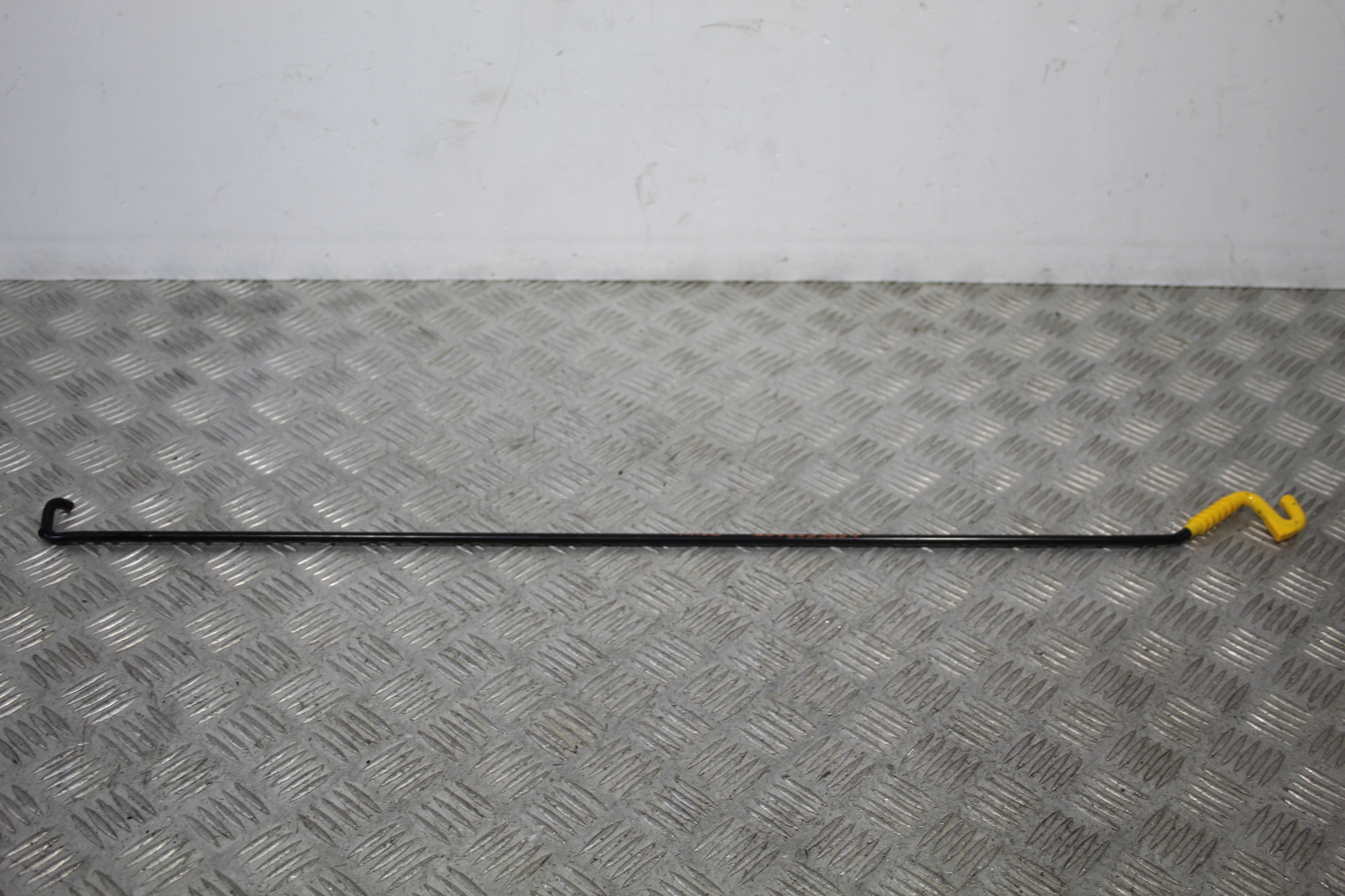 ОПОРА КАПОТА VW TAIGO 2G7 2G7823363A