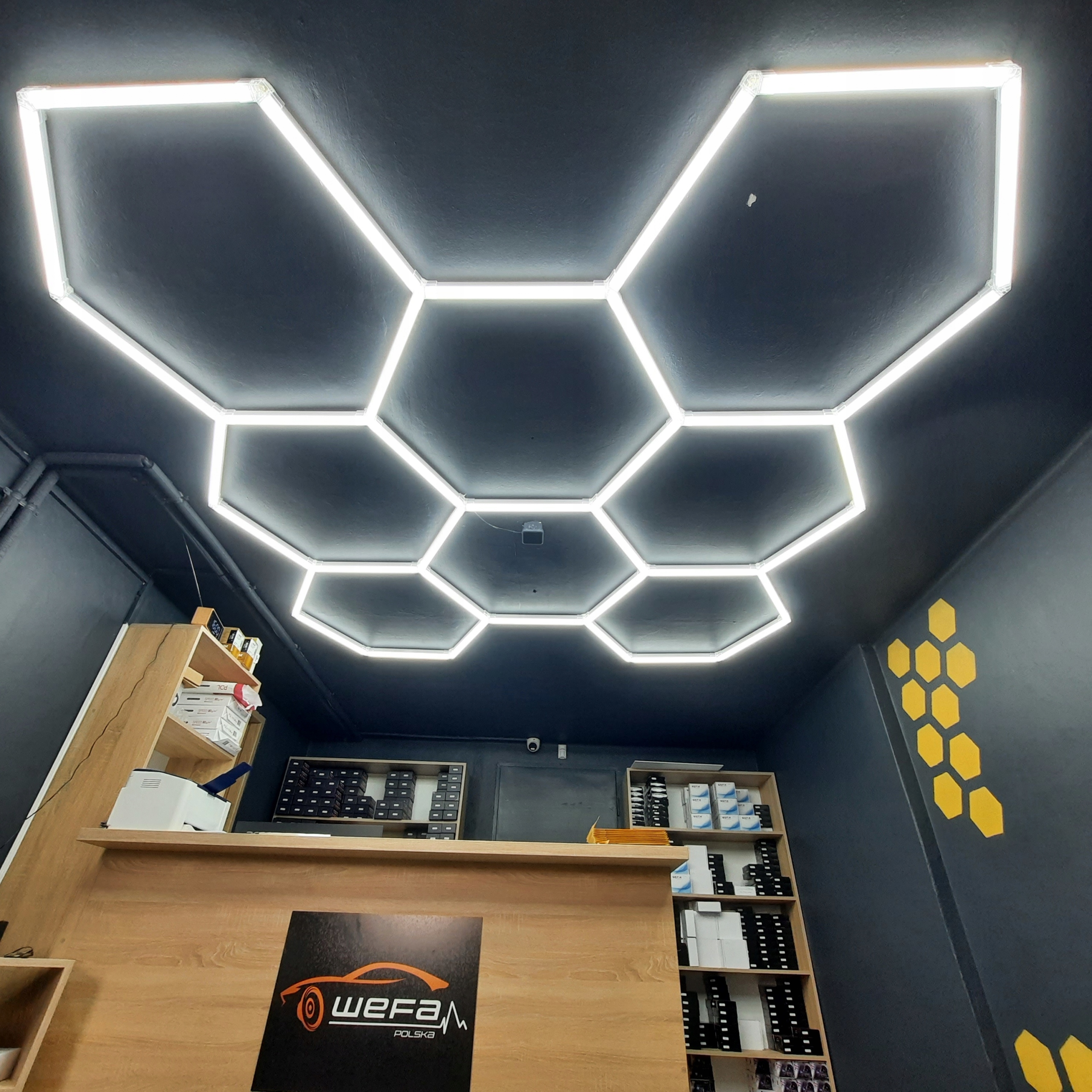 Lampa LED HEXAGON P1 13HEX 245x380 Plaster Miodu Warsztat Garaż Salon ALU Waga produktu z opakowaniem jednostkowym 10 kg