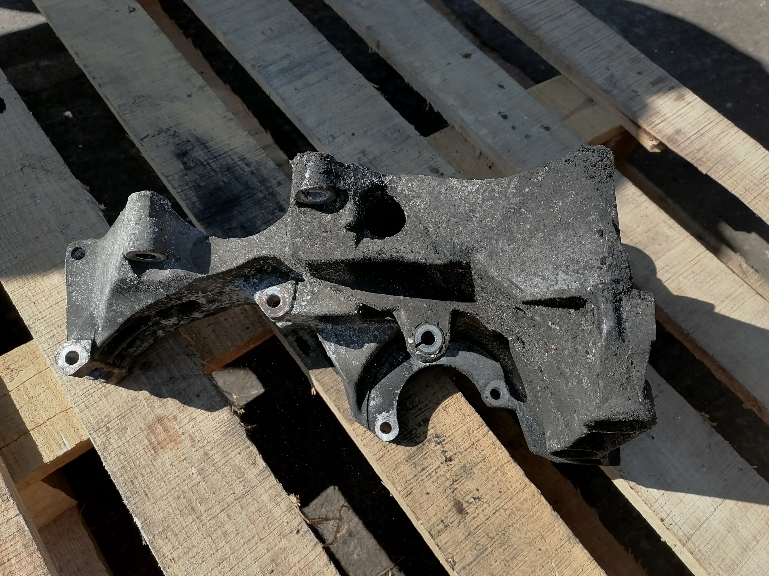 supporto alternatore AUDI A6 C6 2.0 TDI 03G903143D