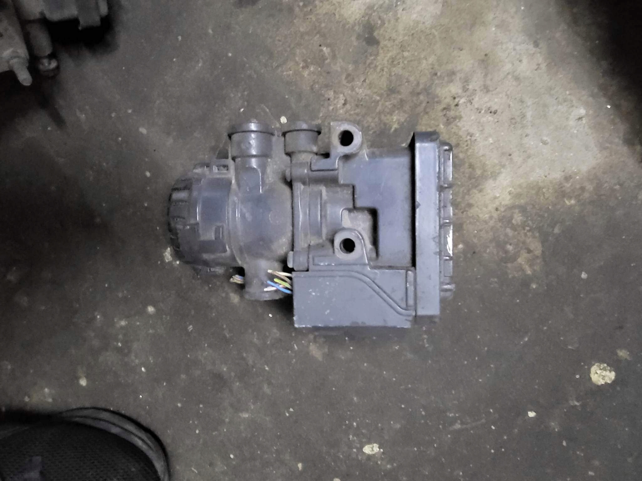 A0004295724 - Mercedes Actros контроллер клапана