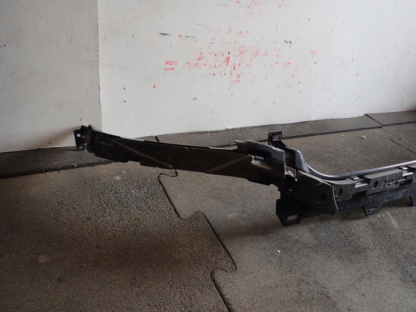 ABSORBER DER STOSSSTANGE VORNE SENSOR JAGUAR E-PACE 2017- J9C3-17E778-A