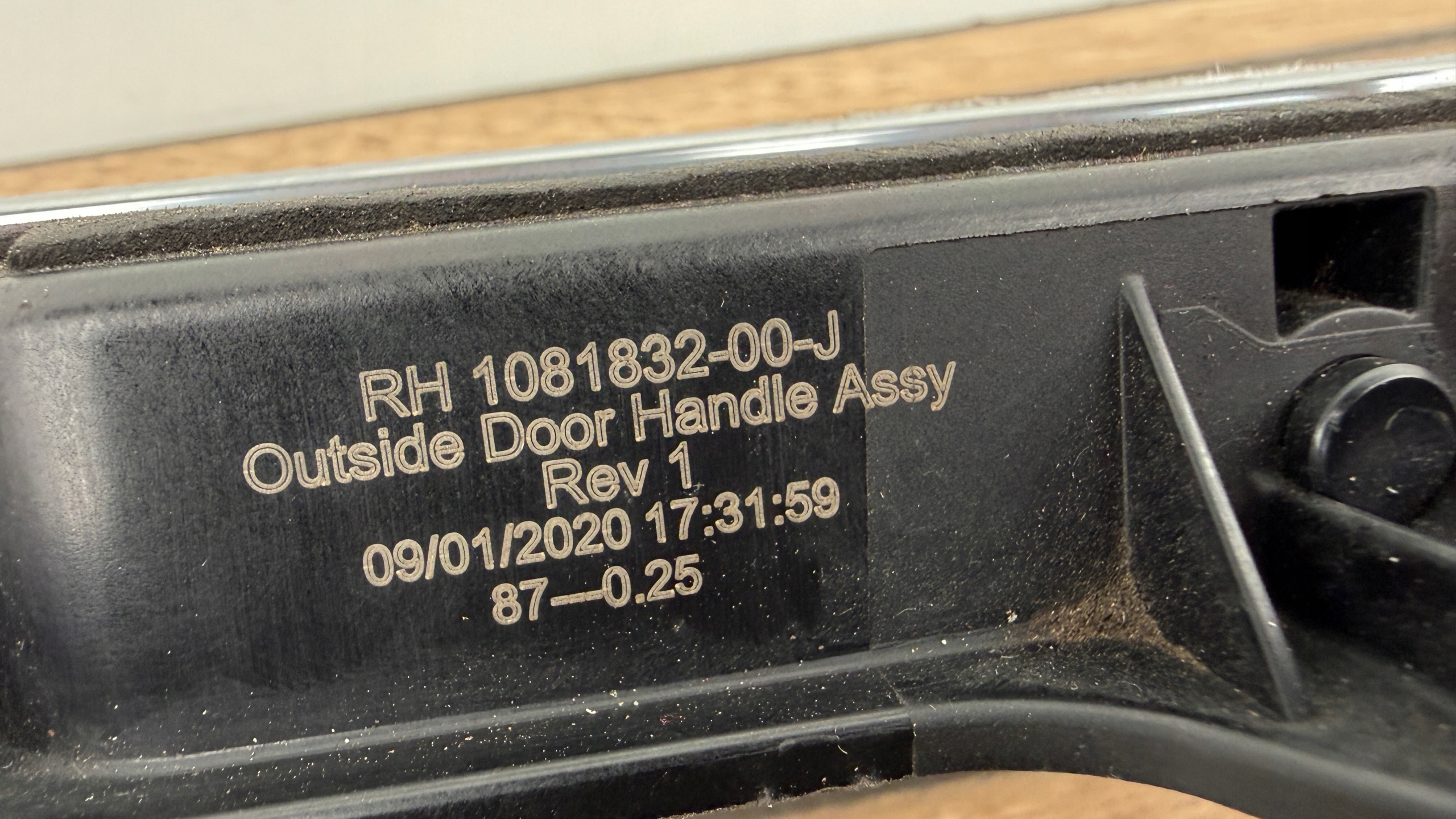 TESLA 3 LIFT right handle door rear part 08-407760-AC KA36/33