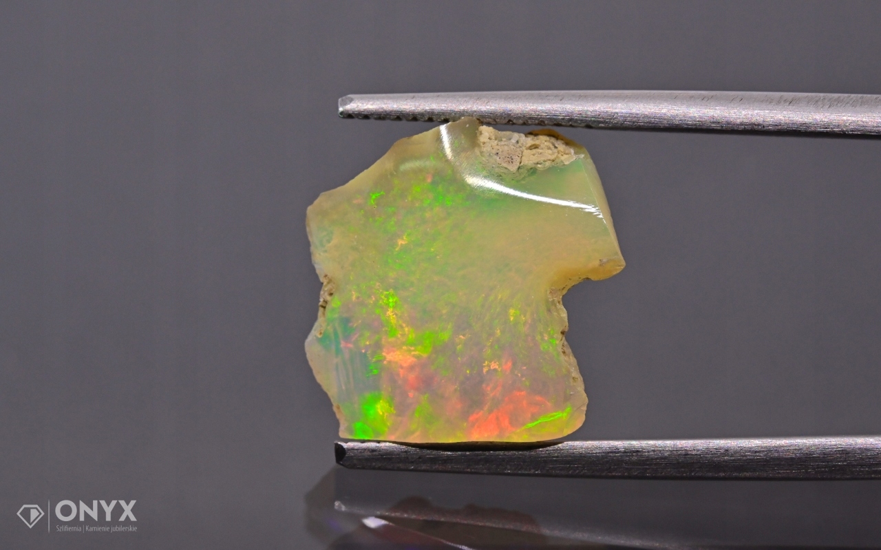 Opal z Etiopie hrudka 12,5x12 mm