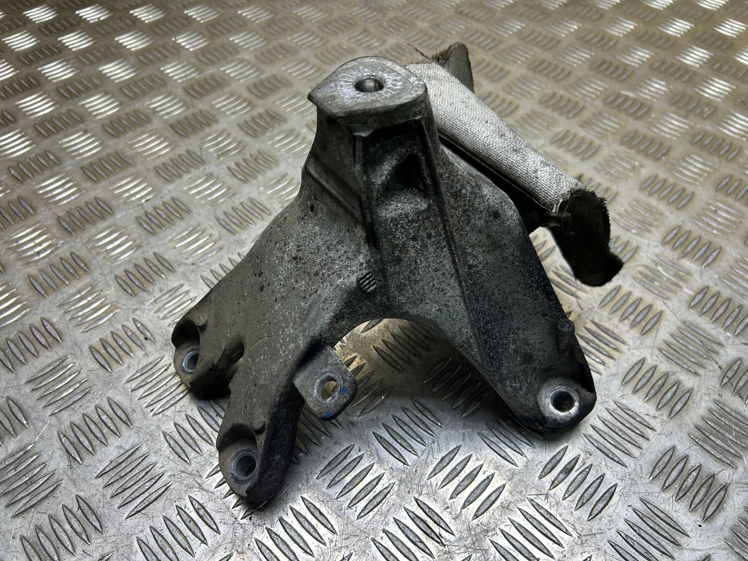 holder engine mount Audi A5 2.0 TDI 2013 8K0199388