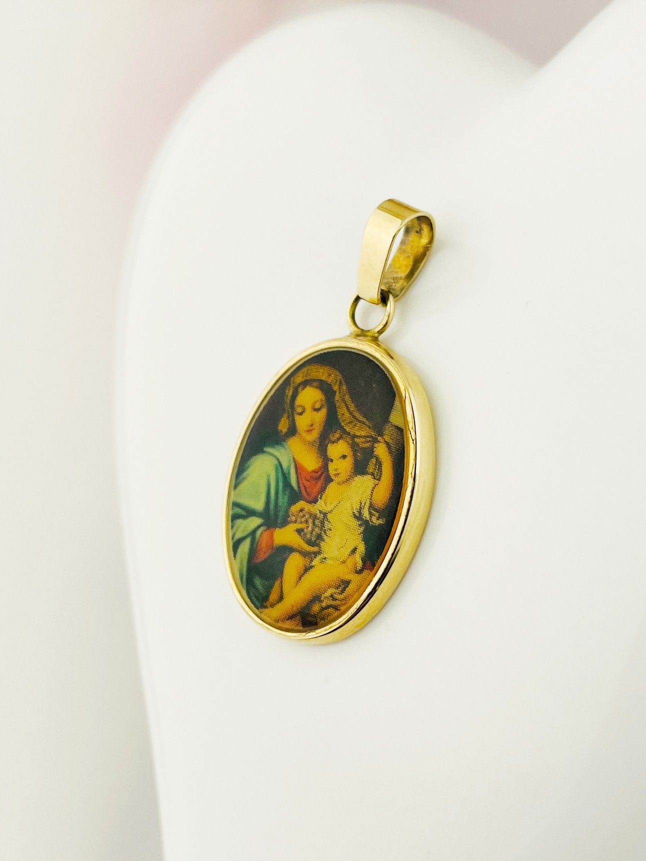 Zlatý Medailonek Přívěsek Matka s dítětem Ježíškem, barevný obrázek Svaté Přijímání