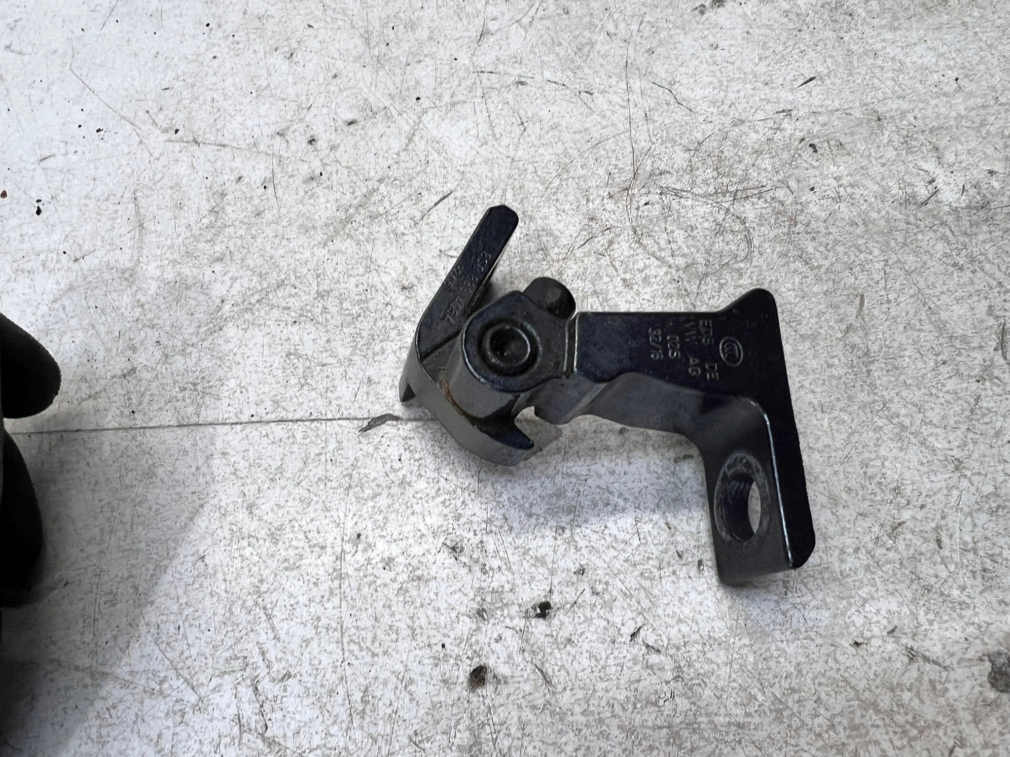 hinge door left lower AUDI Q7 4M 8S0833403A
