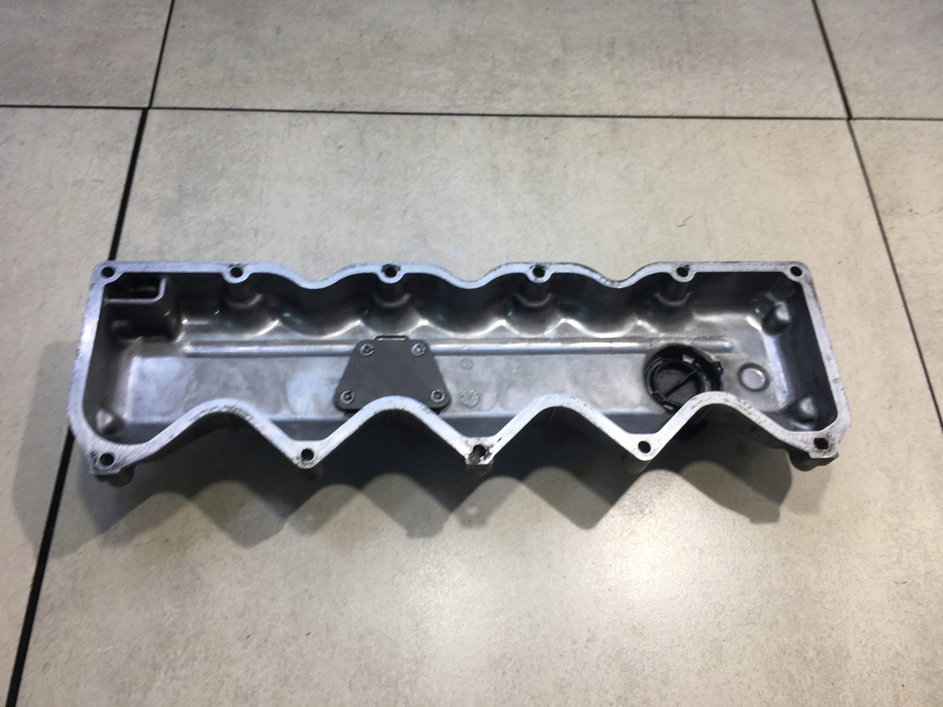 poklopac ventila TRAFIC i 2.1 TD 7700599021