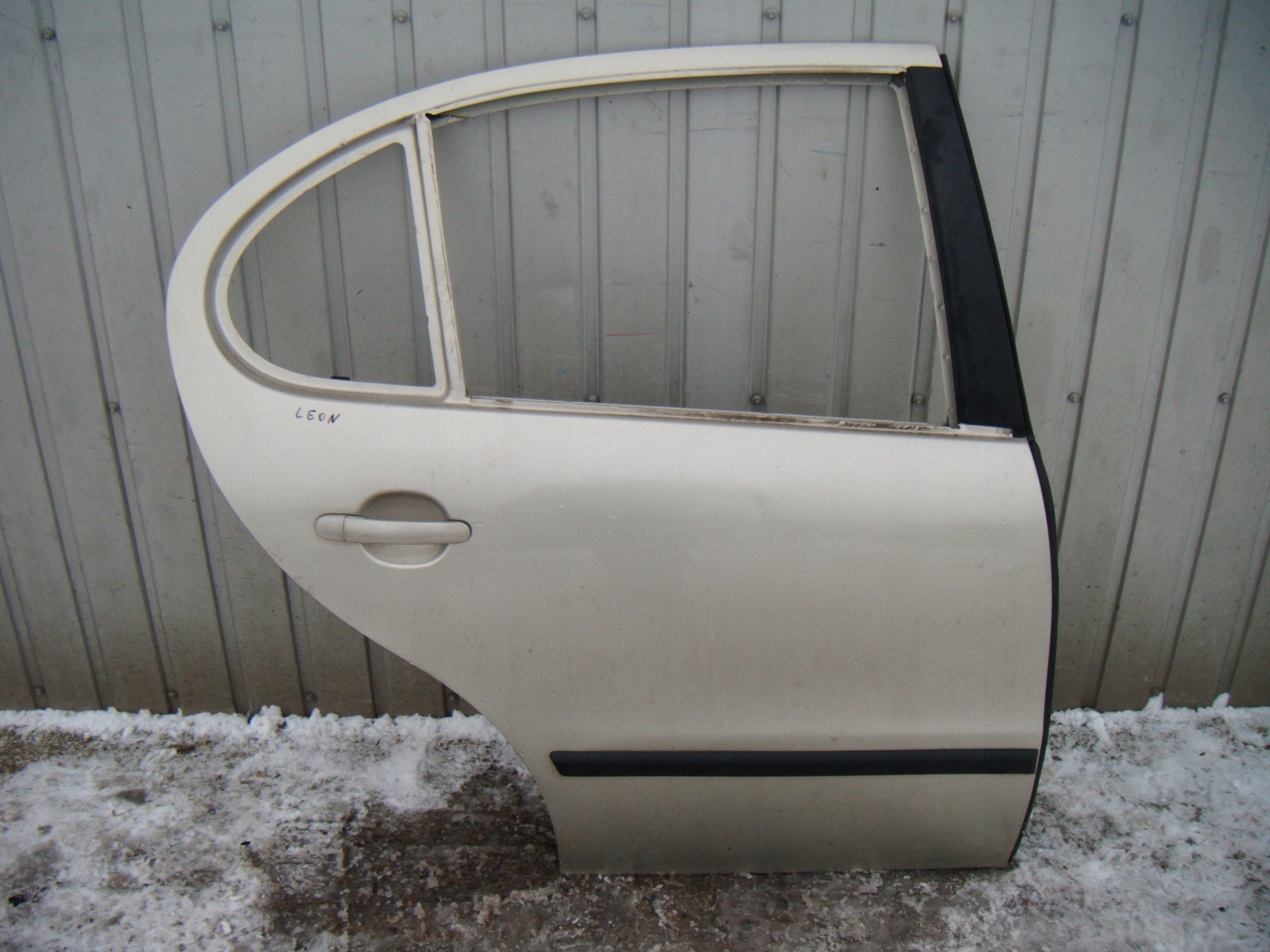 SEAT LEON 1 I 1999-2006 DRZWI PRAWY TYŁ LAK L51R