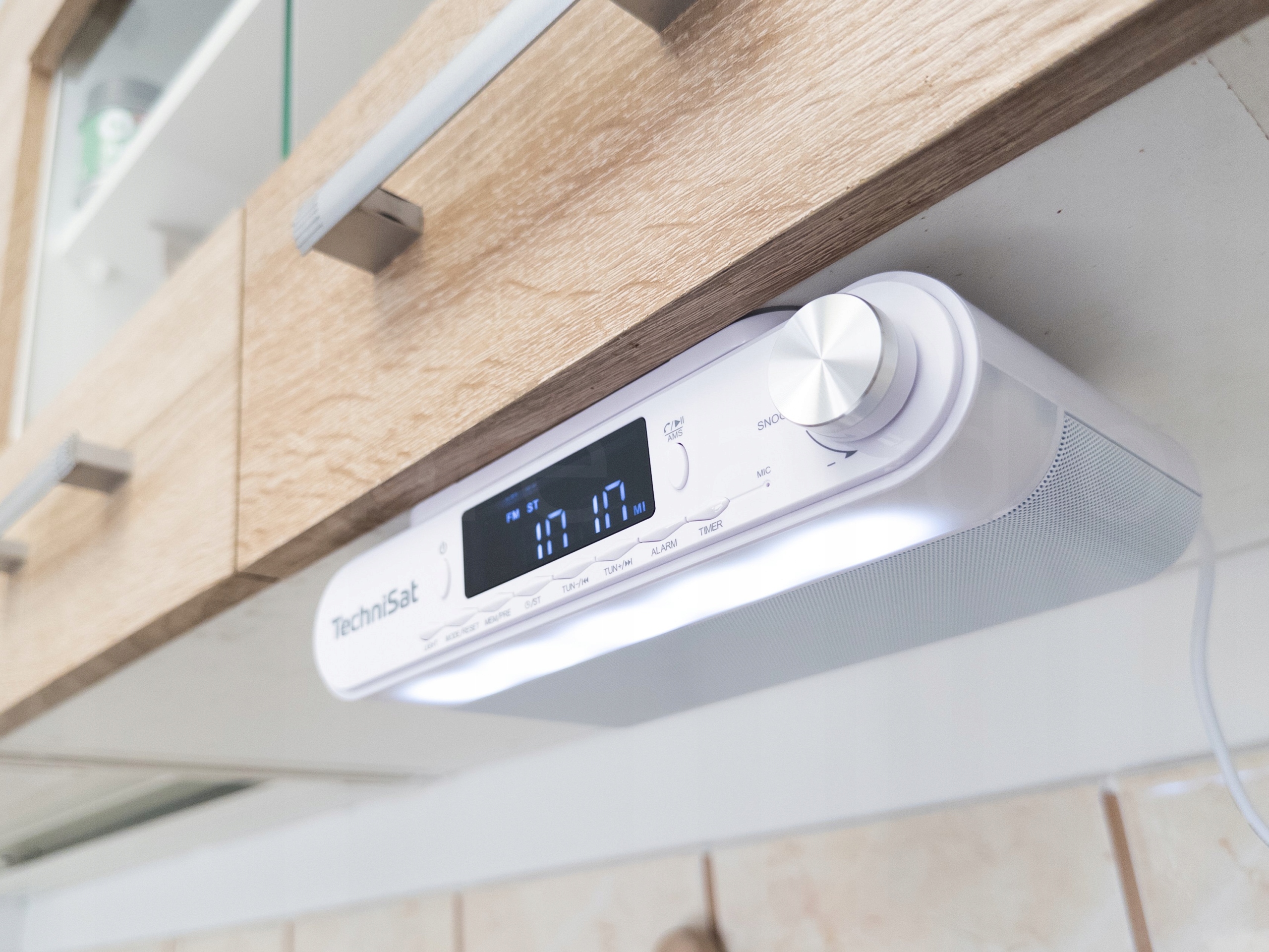 RADIO KUCHENNE PODWIESZANE PODSZAFKOWE BLUETOOTH FM LAMPKA LED TECHNISAT Marka TechniSat