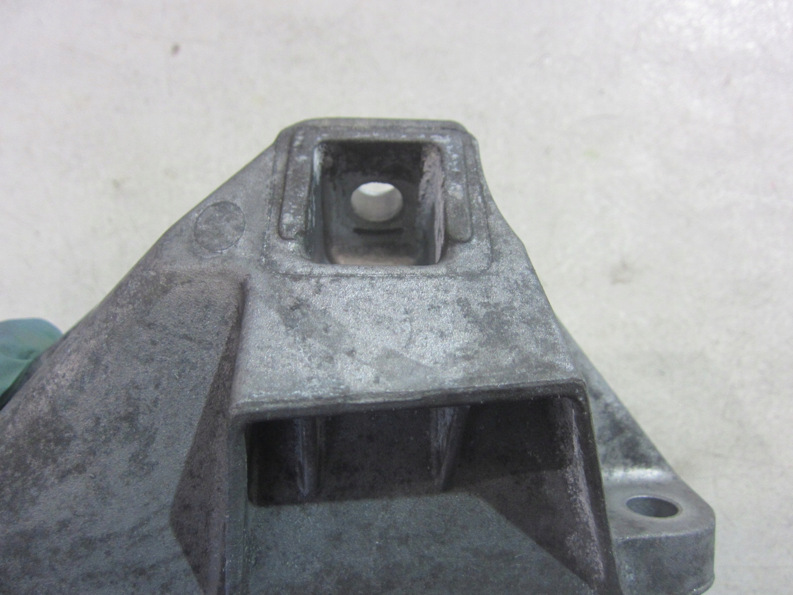 BMW F10 550i N63 F01 engine mount left 6775903