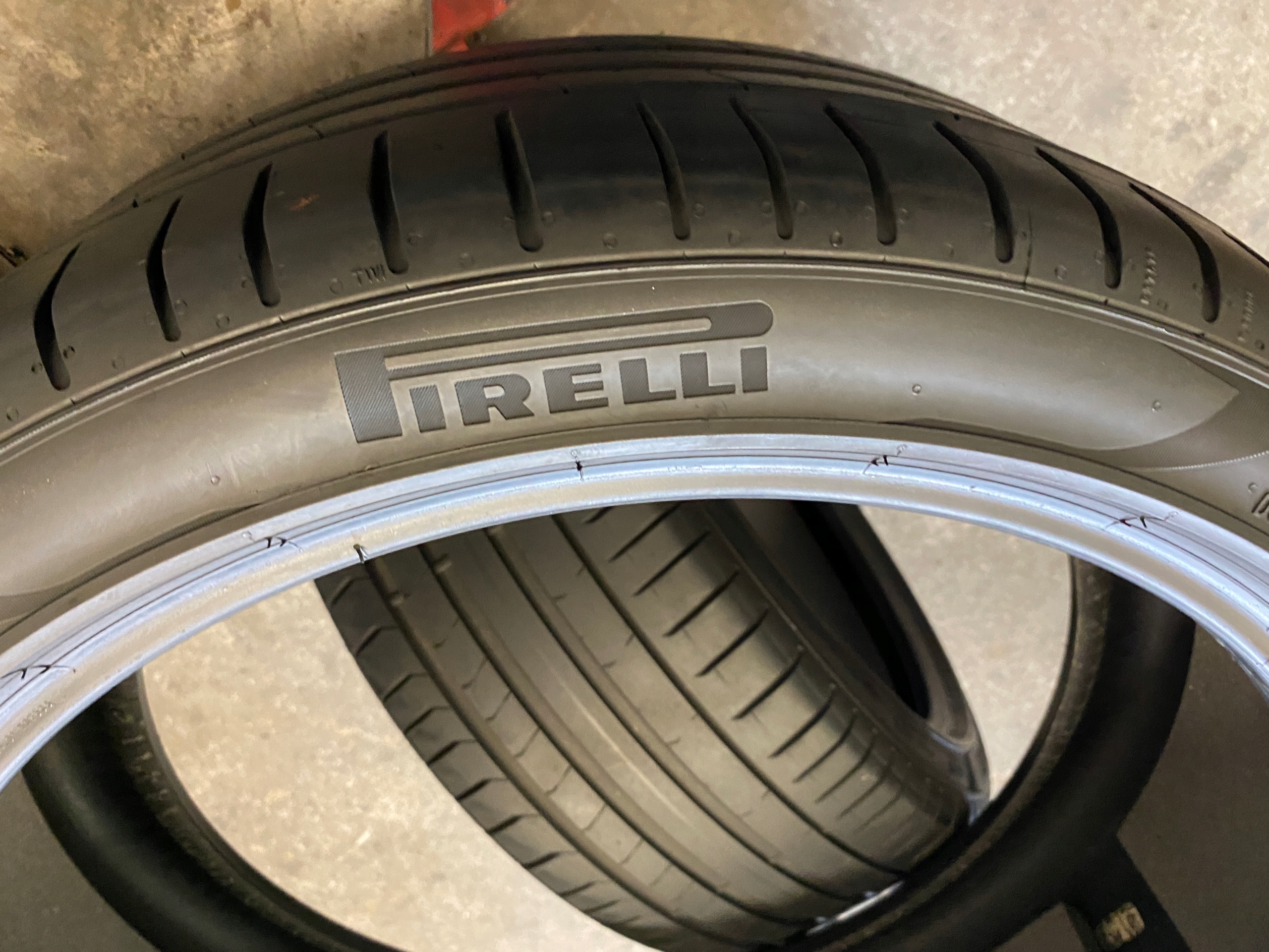 2 tyres summer 255/40R21 Pirelli P ZERO PZ4 6mm