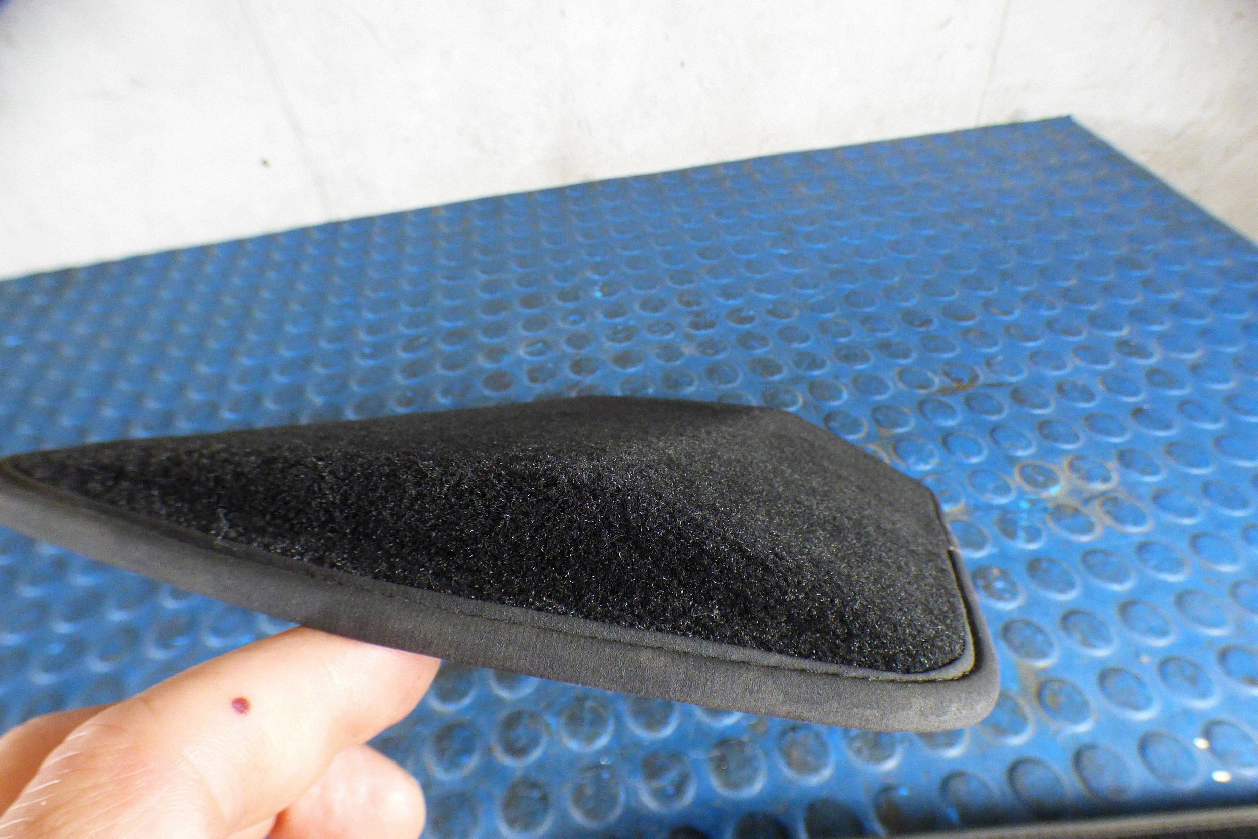 Skoda Superb III mat for the car front 3V0861571