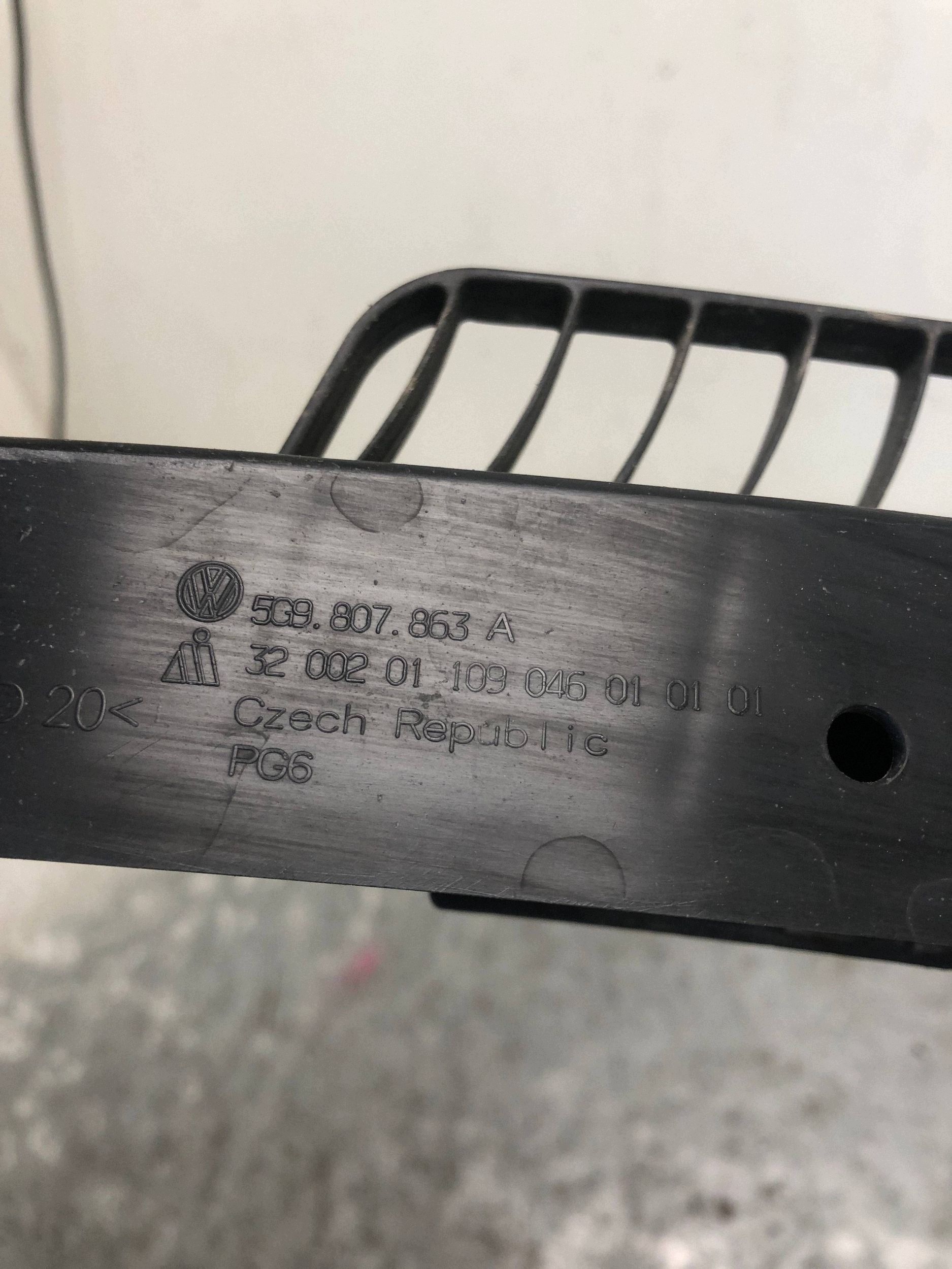 bumper bracket rear part VW GOLF VII KOMBI 5G9807863A