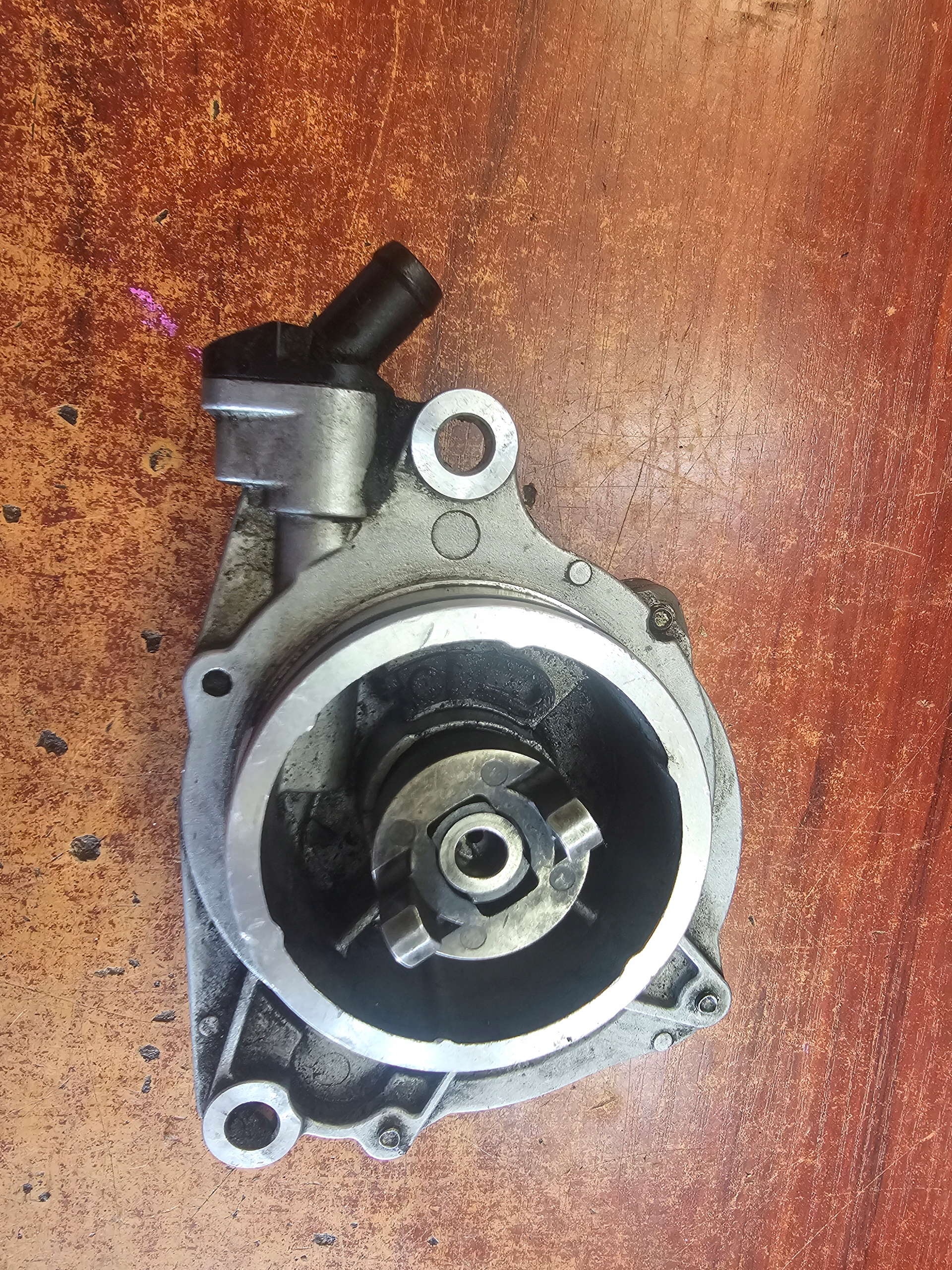 BMW E39 вакум насос 7786841 7.28327.00