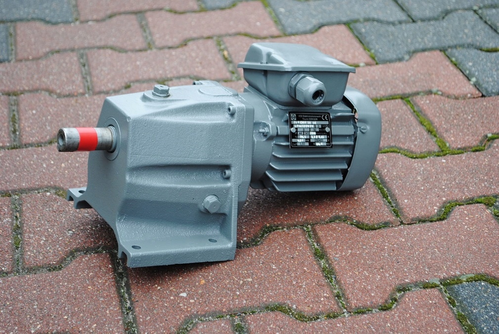 Motoreduktor 0.18kw. 100obr./min.. Firmy VEM