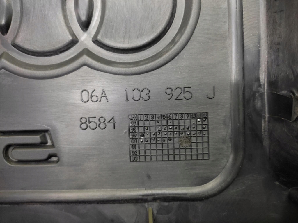 AUDI A3 8L 1.8 motor cover 06A103925J