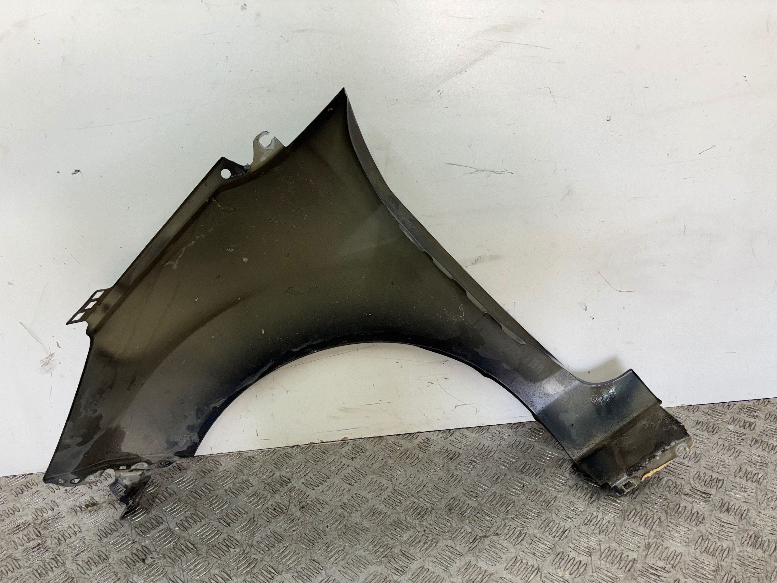 fender front front right FORD FIESTA MK7