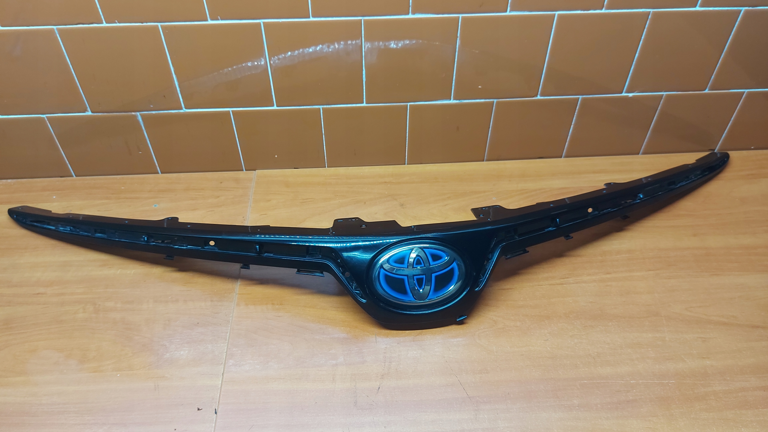 grill grille of a bumper front front TOYOTA COROLLA E21 sedan 19