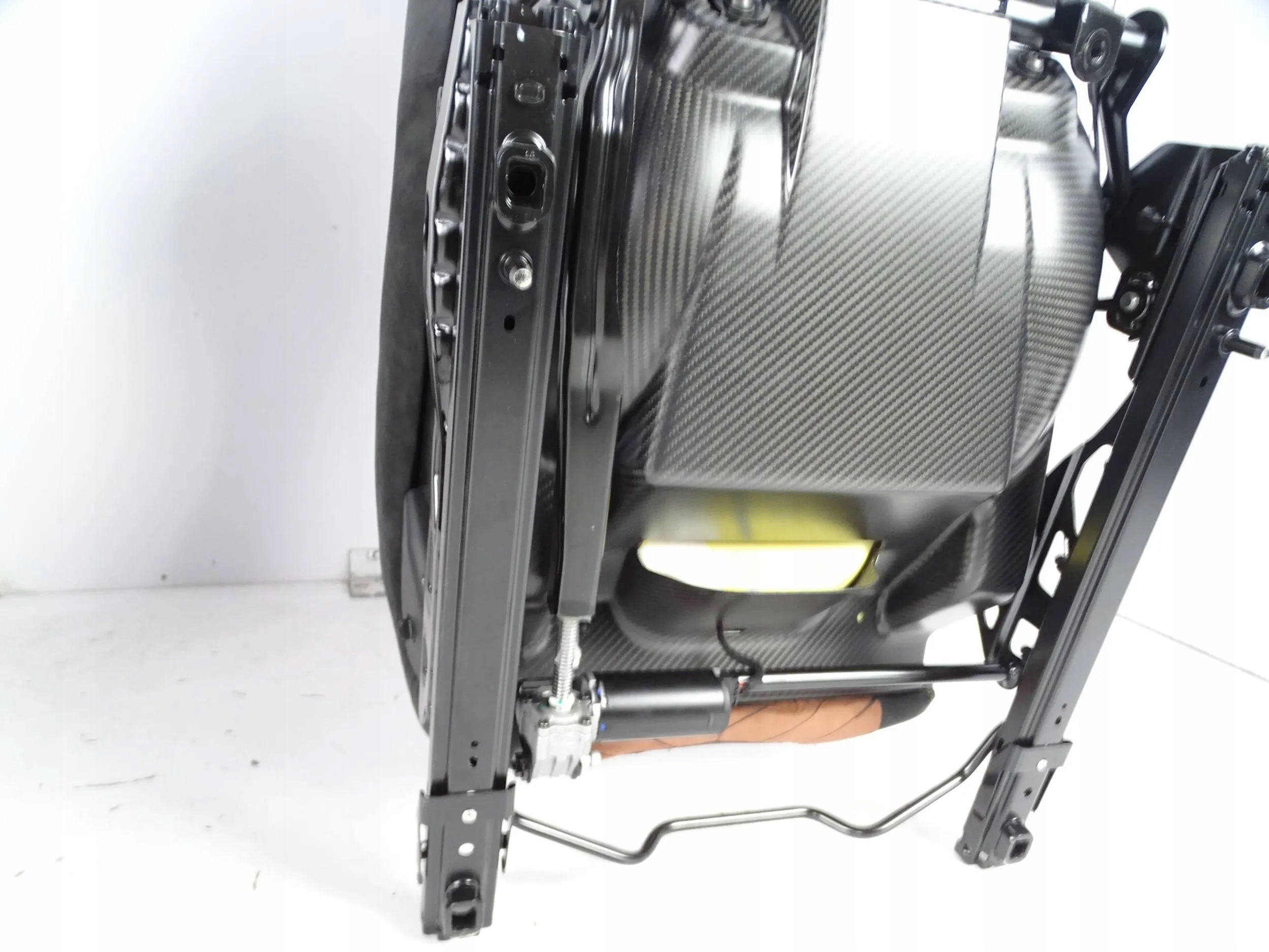 кресла MASERATI MC20 M240 ALFA ROMEO Carbon