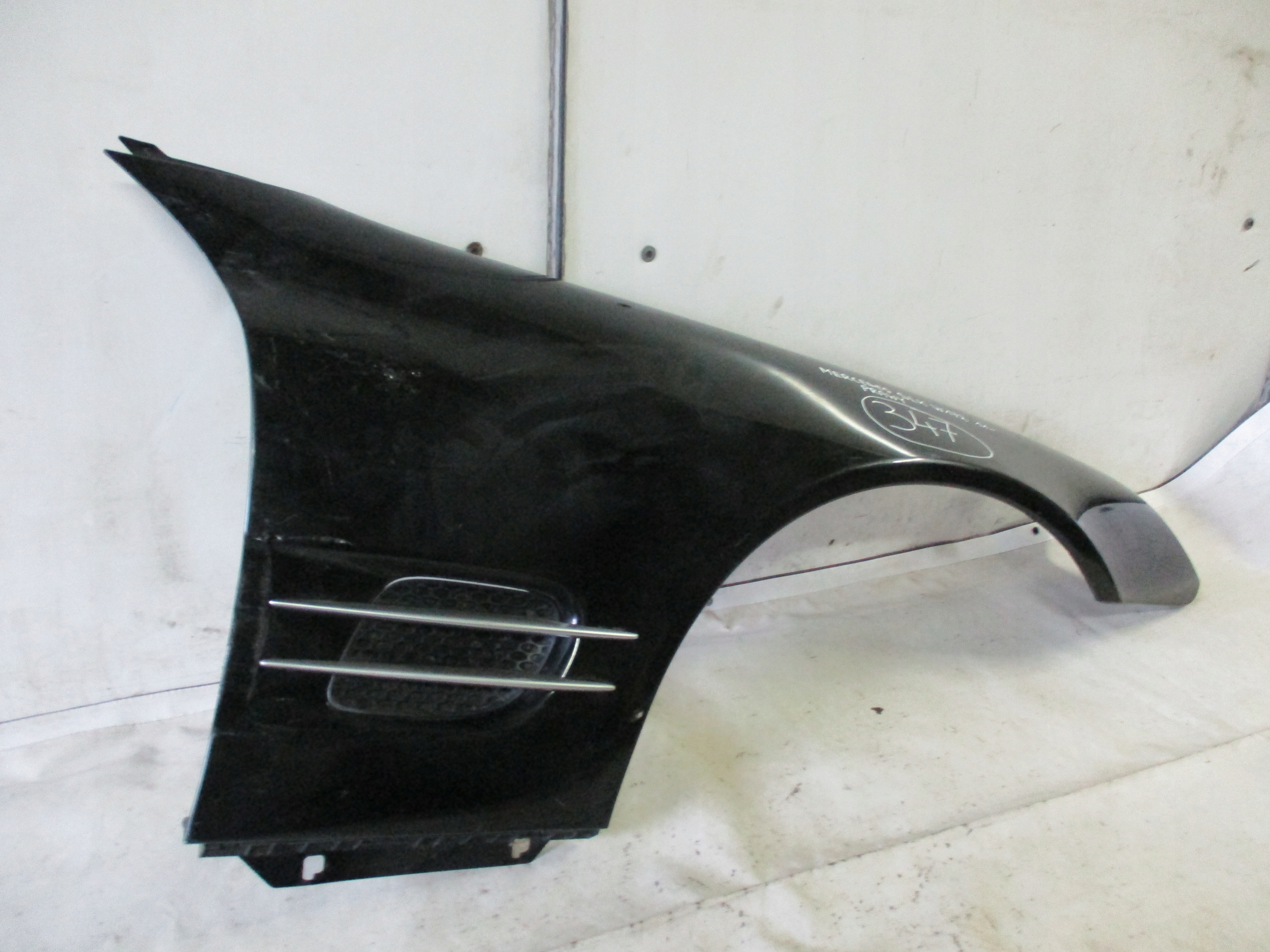 fender right front front Mercedes SL 230
