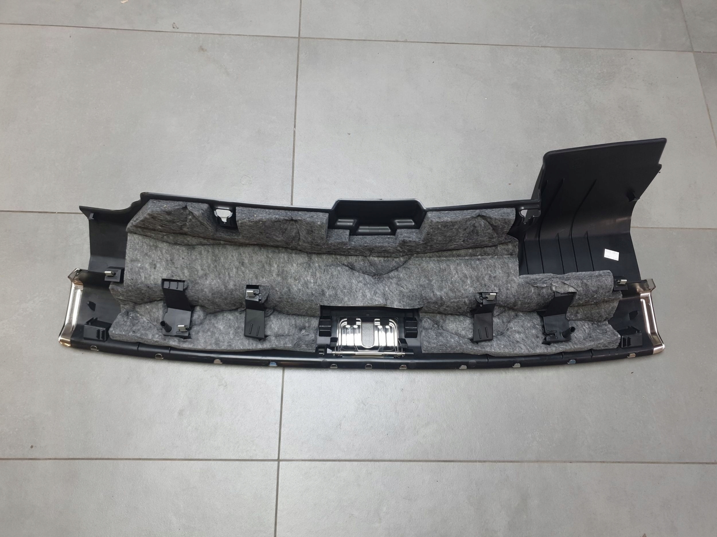 Audi Q8 cap cover of the threshold boot 4M8864483A