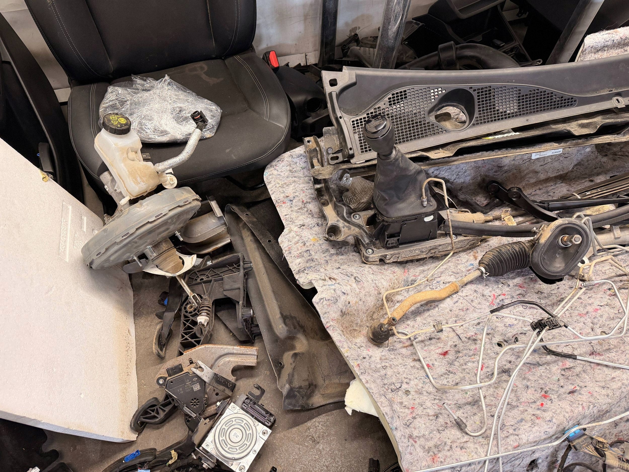 Renault Express II przekladka English dashboard seats inner